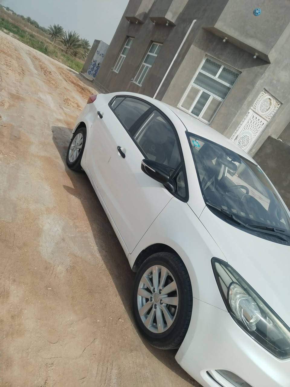 سلام عليكم سيراتو للبيع 2016 رقم بغداد دولي بسمي ماشيه 100 حقيقي مكفوله من الفتح وتبديل فقط قبق جنطه صبغ  كير محرك حداديه وتخم تاير تبريد جديده جاهزه من كلشي سعره 128 وبيه مجال بسيط ال شراي
مواصفات سياره
 داخل لونين 
مري شفط
تحكم ستيرن جهتين
لدا نهاري
حساسات
بلاجكتور
ويل كب
يدات ستيل
 ريموت 

 مكان سماوه اي استفسار اتصال ***********
