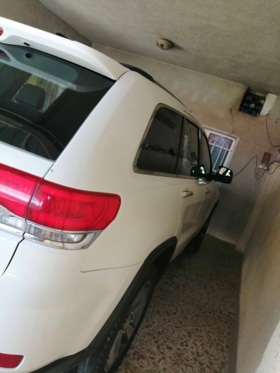 السلام عليكم بيع بدون مراوس
جيب كراند شيروكي موديل ٢٠١٤ وارد امريكي رقم بغداد الدولي حره جانيهه منذ ٢٠١٧ ولحد الان على ايدي بيهه ٤ قطع صبغ... ايرباك ستيرن ودشبول
مكينه ٣٦٠٠ ماشيه ٧٦ الف ميل مكينه وكير وفورويل وتبريد كفاله عامه عالشركه وحداديه جديده
 مواصفات اللمتد ،، دبل كزوز  بدون فتحه ..السياره جديده جدا واستخدام شخصي........... شخط مابيهه عدى الحادث ...شادلهه اغلى عدسات بالسوك للناصي.... وللعالي كَلوبات مروحه (لايتهه نهار) ....سياره جاهزه ....غرفتهه جلد اسود جديد جدا وبرده خلفيه.... جكهه وسبيرهه وجنطتهه على وضعية الشركه ..........ما مستخدمات وتخم تاير جديد.. تفيد جناي نظيف.......... سياره جاهزه دينار واحد مايصرف عليهه..سعر ١٩٠ وبيهه مجال بسيط للتواصل خاص او *********** بي واتس اب...آسف ما اجاوب عالتعليقات...الشراي يتصل وبالخدمه مع التقدير للجميع
