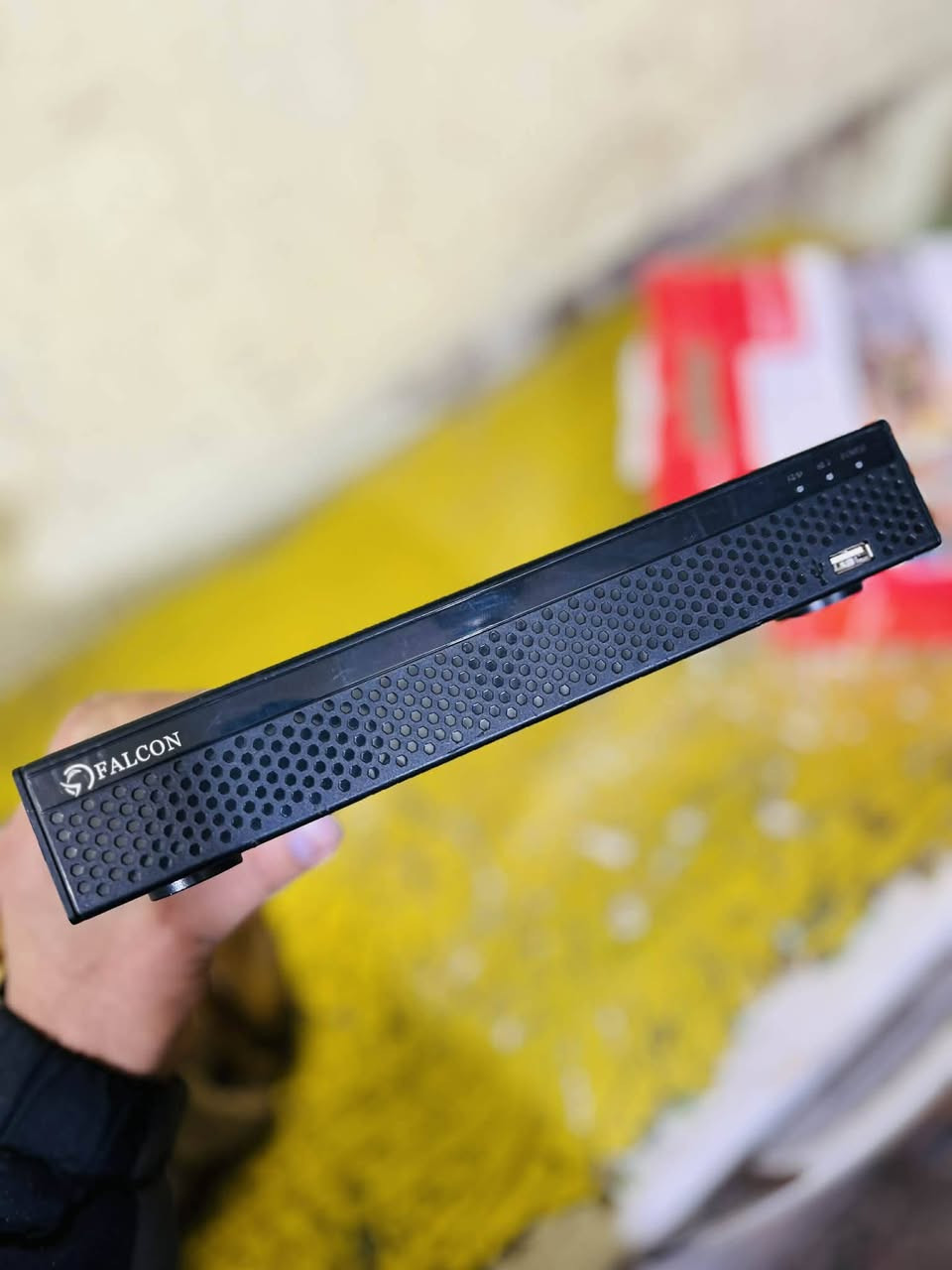 جهاز كامرات فالكون اصلي مع هارد خزن بيه 1 تيرا 8 جنل فقط جهاز مع محولة وهارد الخزن
للتواصل واتساب *********** 
عنوان بغداد المعامل السياحي
