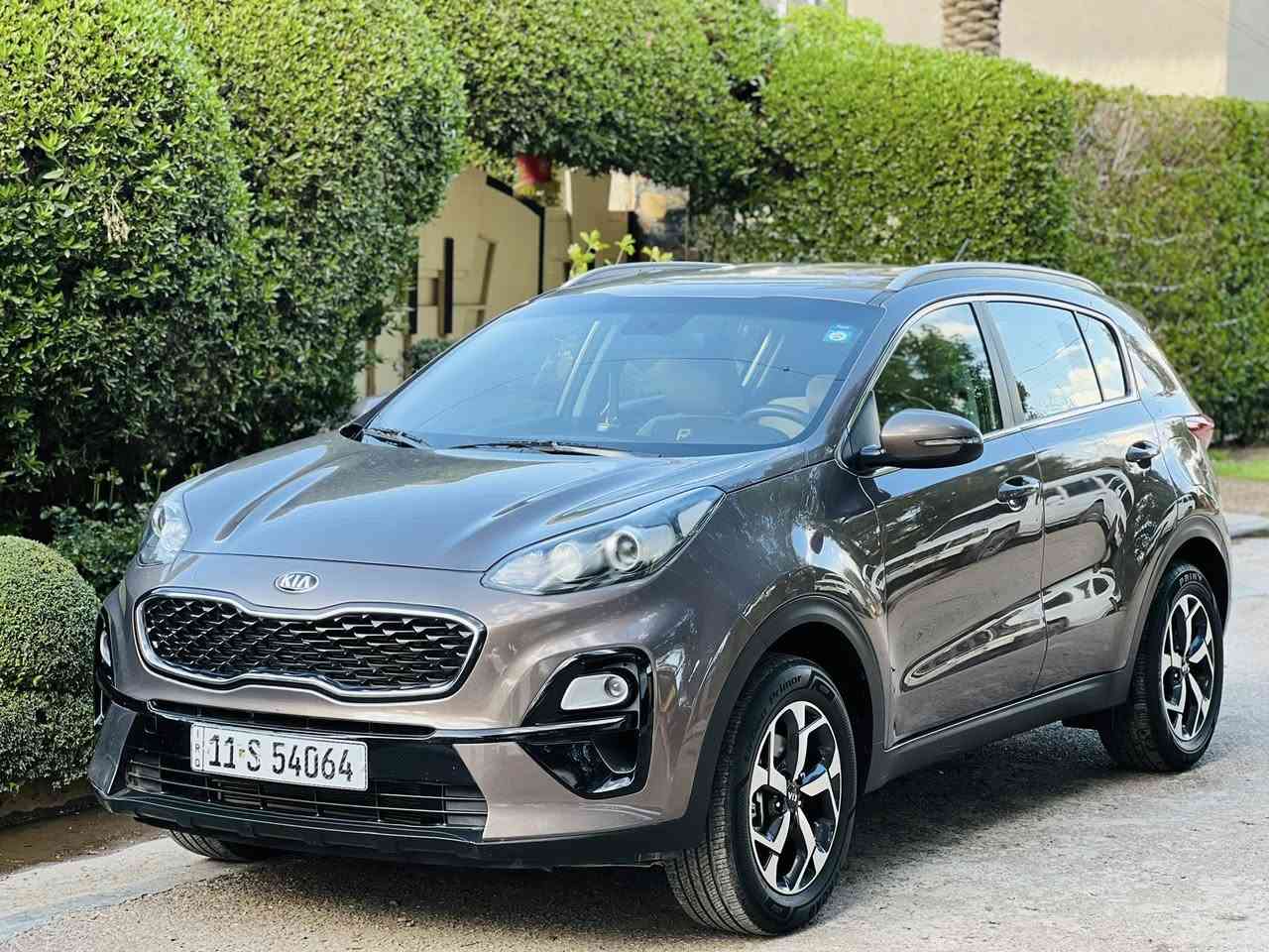 السلام عليكم سبورتج خليجي 2021 كفالة السعر 188 وبيه مجال رقم بغداد تحويل مباشر لون بني مكينه 2000 دوش تبريد ثلج صدر امامي خلفي جديد الداخل لونين تبريد قطعتين تخم تاير جديد سياره جاهزة الكير والمكينة على وضع شركة كفالة مكاني بغداد *********** غير متواجد على النت
