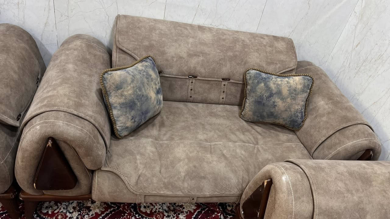 تخم 10 مقاعد مع 8كوشات الشغل تفصال درجة أولى بسعر 650 وبي مجال مستعجل على البيع
***********
