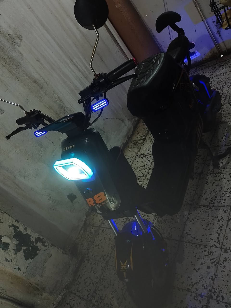 السلام عليكم 
ماطور شحن للبيع R8 مديل 2025
من شركة كوريا مار
موصفات معروفه. 6 بطاريات دبل 32 
 بي كسر بل طبق مال الشاشة الظهر مالو 
السعر 450 و بي مجال للطيبين مكاني موصل حي الرفاعي 
التواصل مراسلة الصفحة او الرقم ***********
ملاحظة الرقم بي واتساب..
