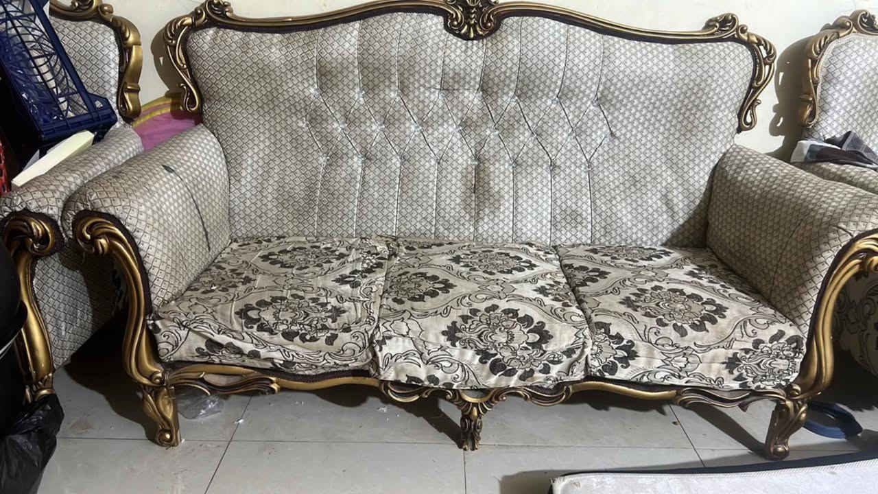 سلام عليكم تخم قنفات ملكي 5قطع سعر 250وبي مجال بسيط مكاني ناصرية مركز ***********
