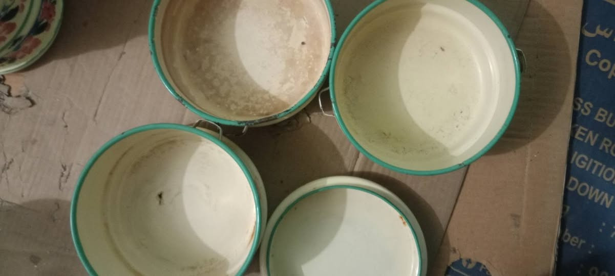 جداري اصفر  الون طاس قديم   للبيع  سيت 3 قطع ساده وعندي مرسوم ابو ورد  سيت 10 مكان حي عامل بغداد *********** مخابره 
بغداد

صفر طاس فافون اصلي قديم  2سيت كامل 3قطع سعر 20 واحدسيت و2  قطعه جدر  وحد سعر 10الف زوج
مكان حي عامل بغداد   واتساب
***********
