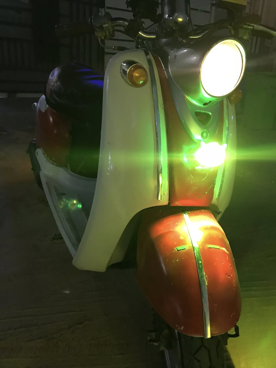 السلام عليكم ورحمة الله وبركاته
دراجه عبد الحليم 
دراجه حلوه ونظيفة كهرباء شغاله سلف هندر شغال 
المكينة ناعمه السعر 175 وبيه مجال 
العنوان النجف الاشرف حي النداء 
***********
