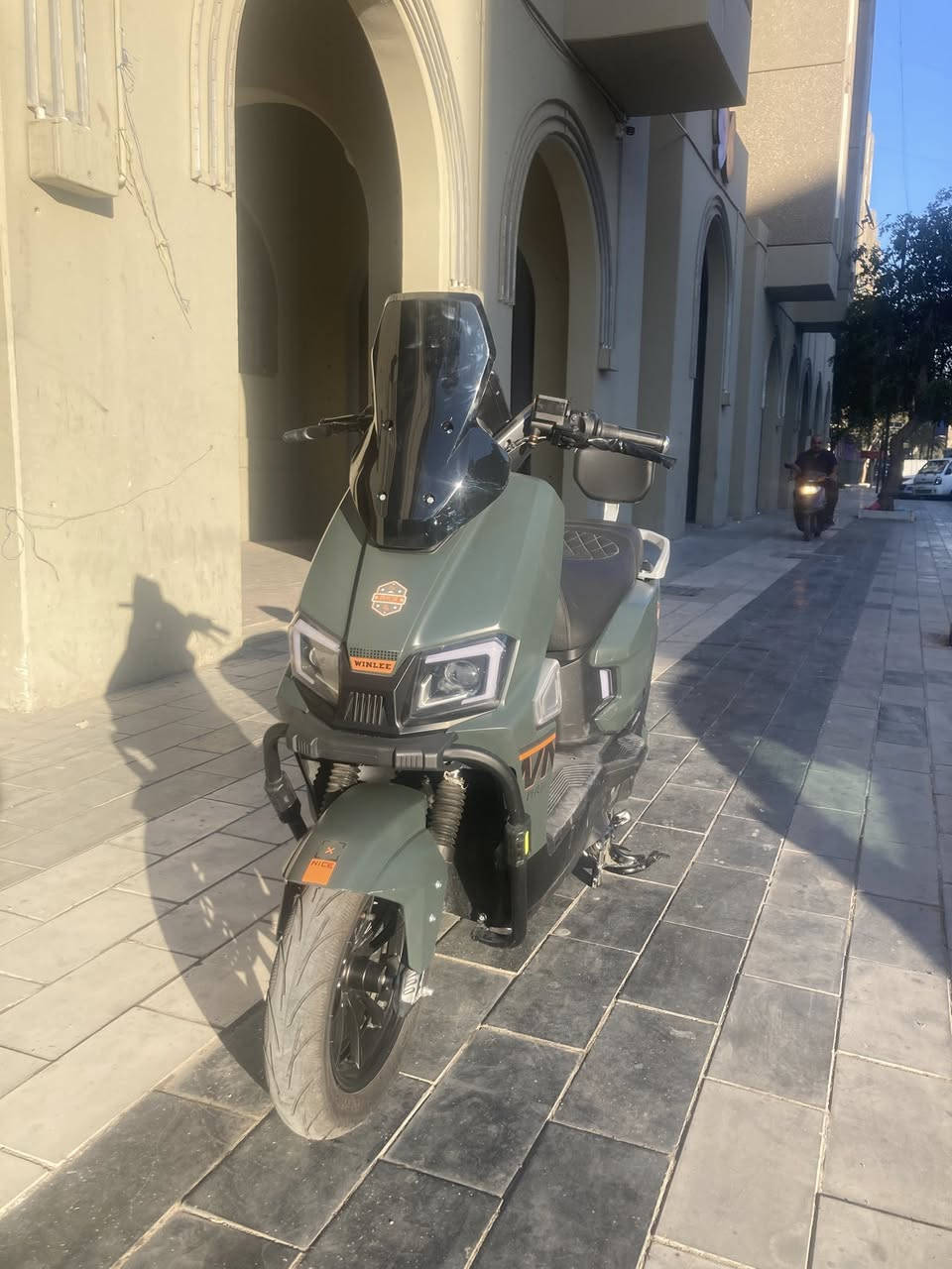 السلام عليكم دراجه شحن صاعقه للبيع الدراجه كلش نظيفه اخت الجديده مصارلها فتره عندي دراجه شخط مابيها معتني بيها إلى دراجه و شوفت عينكم شلون حلوه و نظيفه و لونها مميز مواصفاتهاا ملف 3000 بطاريات 6 كباررر مسطره بيها نظام بارك و نظام بك و نظام سبورت و بيها كروز سرعه و بيها اشاير يمنه يسره دبل إشاره لايت عالي ناصي زنون شاشه تاب تقره الأعطال بريك امامي خلفي هايدروليك مساحه خزن جوه الكشن تشغيل سويج و كارت و بصمه و بيها بلوتوث دراجه كلششش حلوه و جديده 
سعرها 925 و بيها مجال 
مكاني بغداد الصالحيه قرب كراج العلاوي 
للاستفسار ***********
