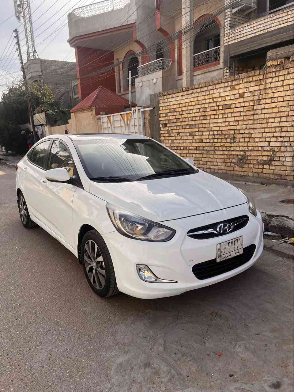 السلام عليكم 
اكسنت 2015 خليجي بلو فتحة سقف 
خمسة ويل كب تحكمات شاشة كاميرا 
مكينة 1600 دوش وباقي المواصفات المعروفة 
السيارة على ايد وحدة استلام شركة 
صارت بيها طخة خفية بالجاملغ الامامي الايمن ونصبغ والباقي مكفول 
مكاني بغداد 
السعر 110
رقم الهاتف *********** بغداد, العراق
