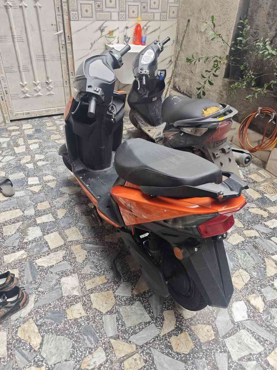 السلام عليكم دراجة سكنس شحن 6بطاريات ثلاث نمر و الرابع بك و بيهة مثبت سرعة وامامي دسك و خلفي. دسك تمشيك بل شحنة الوحدة 40كيلو و دراجة اخت الجديدة سعرهة 550 مكاني بغداد شارع الفلاح 
***********
