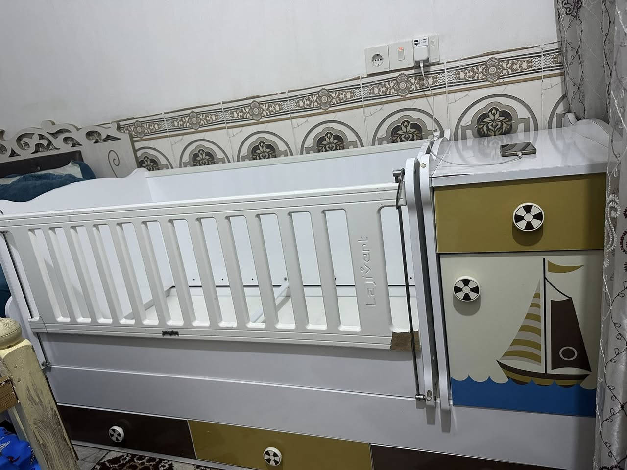 سرير طفل للبيع حجم چبير بيه شويه طخات مبينات بالصوره سرير ينوم الطفل لحد 6 سنوات بيه مجرات هواي وكبار وباب كومدي السعر 80 وبيه مجال


**إذا كنت صاحب هذا الإعلان وتريد حذفه لأي سبب، رجاءا أرسل رسالة إلى الدعم الفني**