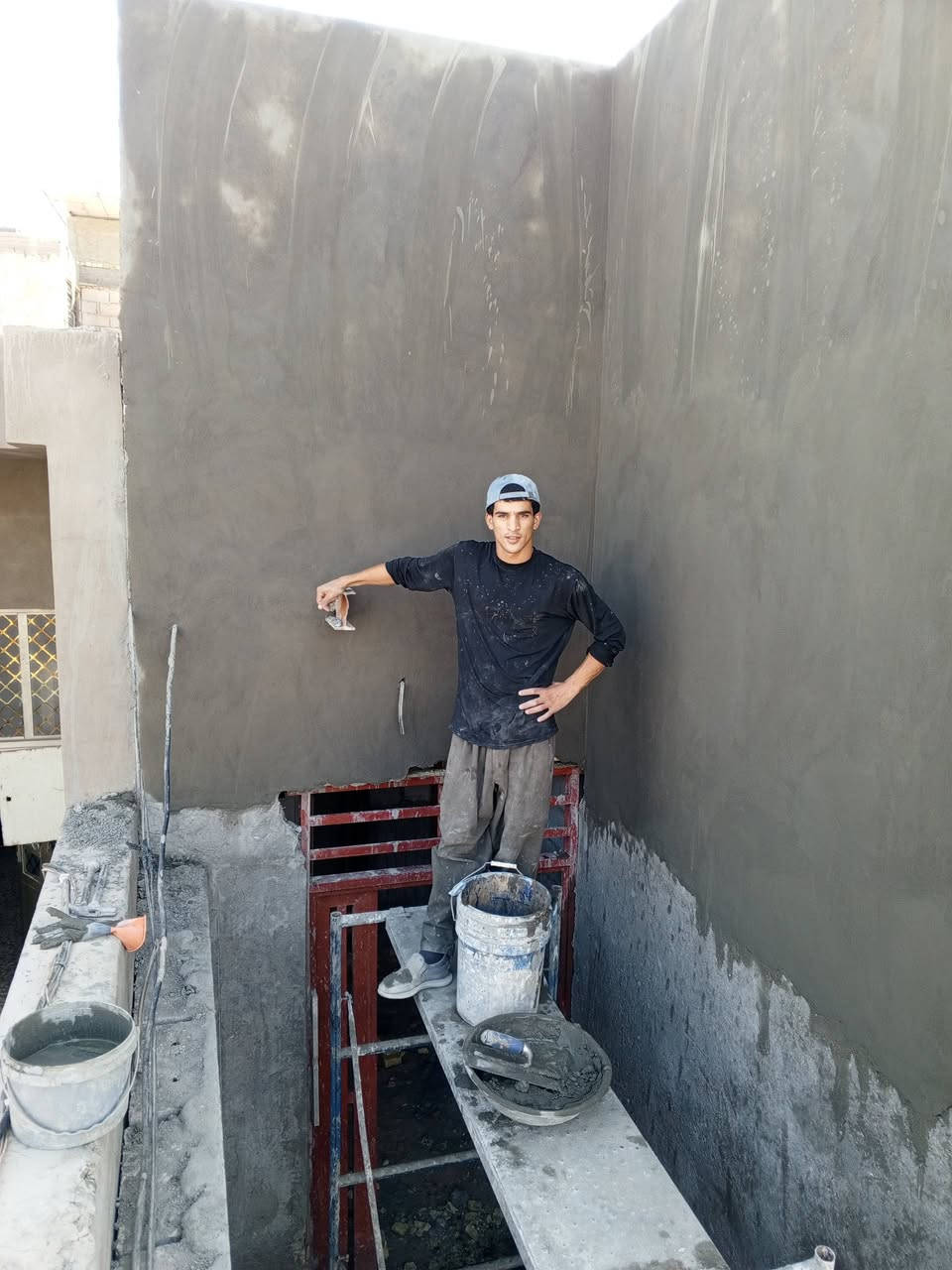 السلام عليكم خلفه متفرغ لكافه انواع العمل لبخ جص سمنت العمل درجه اولئ ***********
