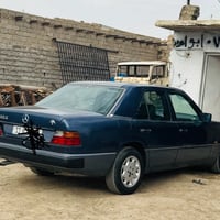 مرسيدس 300E • جلود أصلي • كحلي بعقوبة