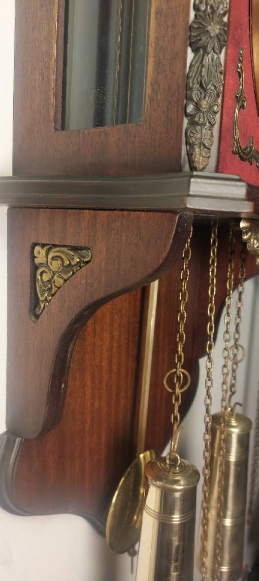 قطعه الماني مميزه ..
انتاج الخمسينات ( 2  ثقل )  .. تعمل بشد السلاسل و الاثقال ..بحاله رائعه ..تعلن تنبيهات الوقت كل نصف وكل ساعه برنه رقيقه مزدوجه ..
للمهتم الاتصال او واتس علي رقم المعرض ..01205008284 
متخصصون في بيع وصيانه ساعات الحائط الانتيك ..
https://www.facebook.com/share/1CAh5YTm6h/


**إذا كنت صاحب هذا الإعلان وتريد حذفه لأي سبب، رجاءا أرسل رسالة إلى الدعم الفني**