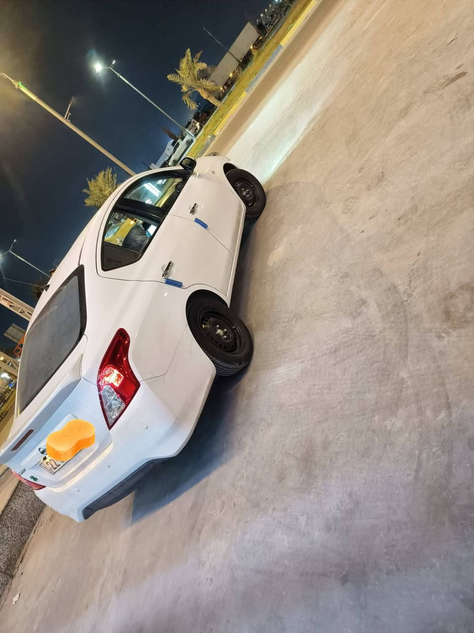 سلام عليكم نيسان سني مديل 23 سنويه الى 30 مكينه كير حداديه تخم تاير منضومه زنون مدشمه جلد كاعيه سياره بيه طخه بين باب صدر وباب العبري وبيه هم شخط بل جملغ خلفي وباقي كفاله ماشيه 40 الف سعر 118 وبيه مجال بصيط  رقمي *********** دور ضباط
