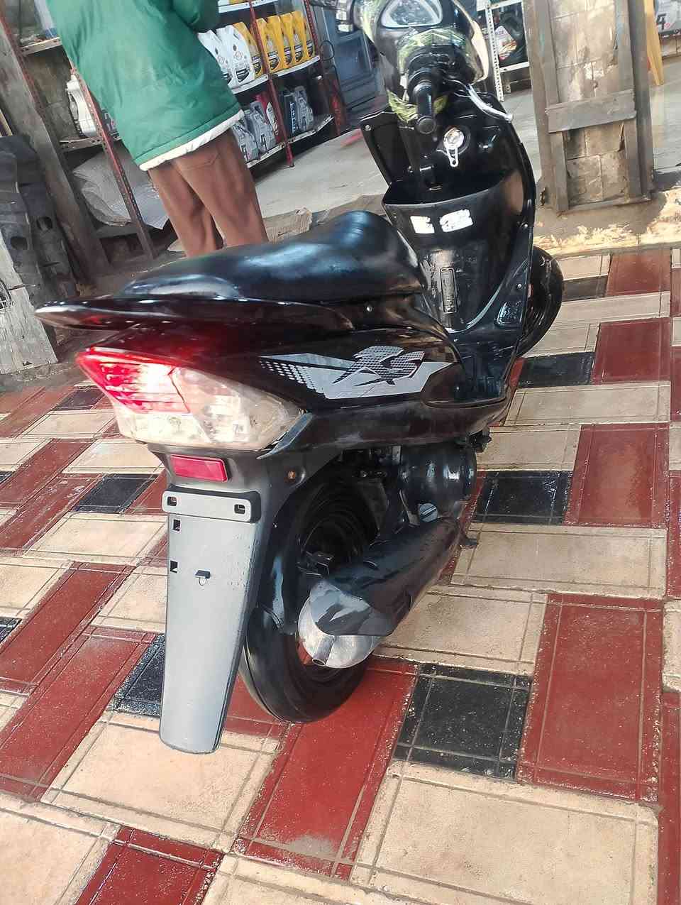 السلام عليكم 🙋🏻
دراجه ماكس عدله 🏍️
الدراجه نضيفه 90/%وشغاله من طول لطول شلعه معدل كهربايات سلف هندر 
الدراجه مفتوحه فقط (ولفات) الدراجه كله بلاد بلاد بلد من تاير الكدام لتاير الخلفي ختم واحد❤️
والدراجه بعد احلا من صور 
العنوان ناصريه مركز 
***********
