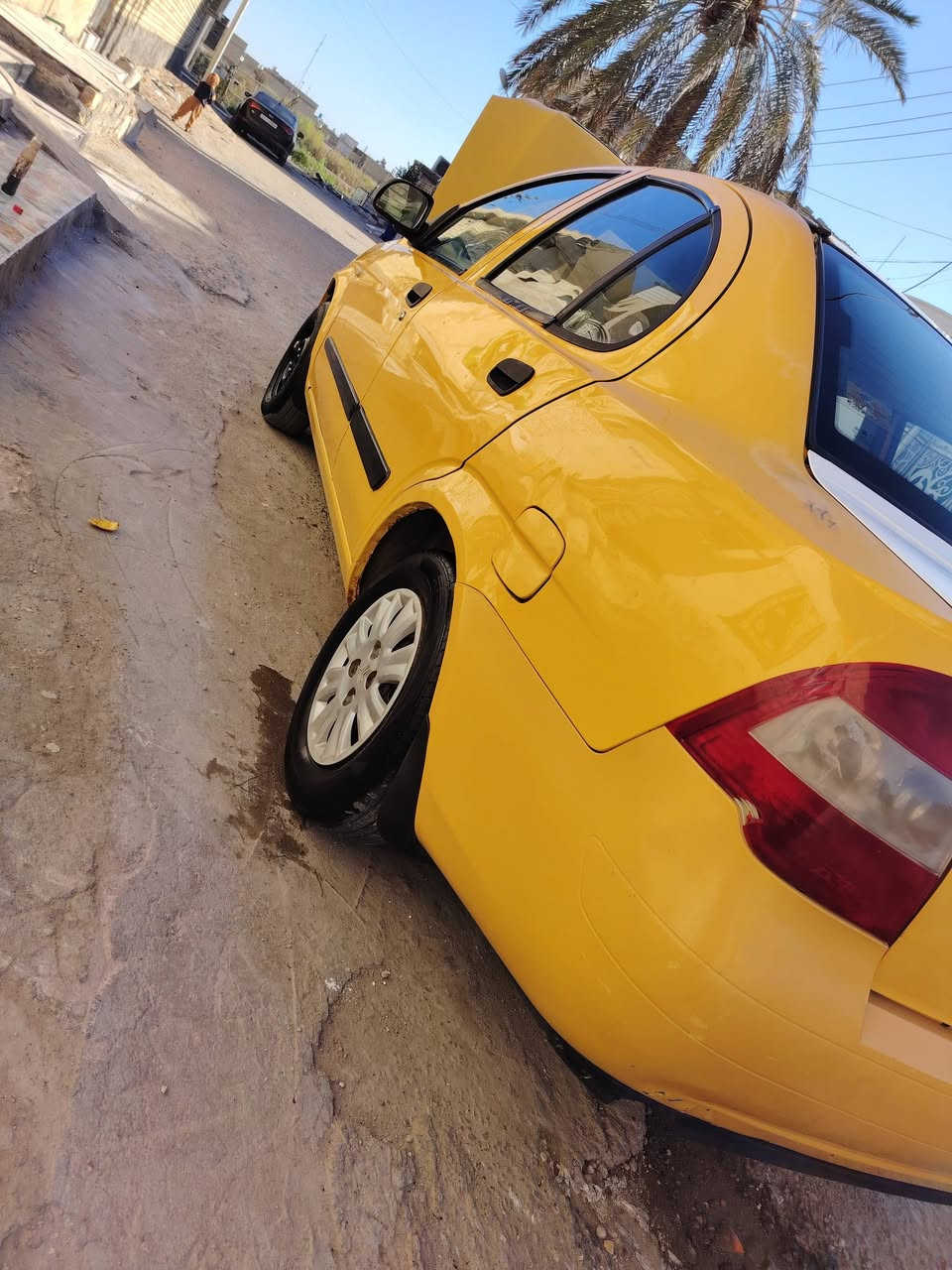 السلام عليكم سياره طيبه موديل 16 سياره لاضربه ولا صبغ فقط بس بنيد مبدل سياره حلوه وناعمه تخم تاير جديد حداديه كير ومحرك لاتنقيص ولا تبخير  تبريد شغال وتدفئه شغاله سنويه 28 سياره احلا من صور المو شراي لايتعبني فدوه اقره لمنشور وتصل سعره 35 بيهه مجال  قليل حك جيه
مكان السياره بالعماره
***********
***********
