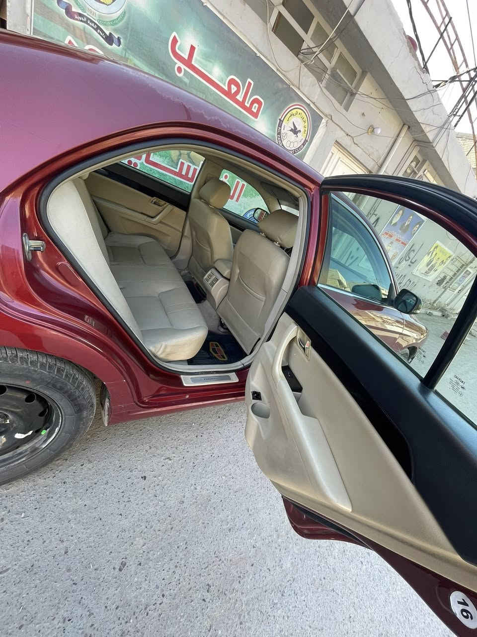 سلام عليكم ام كراند موديل 2014 
الحجم الكبير C8  
وبيه بارد جامغ الامامي
الباقي كله مكفول كير محرك 
صدر جديد 
تايرات جديد 
سياره خير من الله 
بيه قطع جراد 
داخل نضيف 
السعر 80 وبيه مجال قليل 
العنوان بغداد 
اتصال ***********
