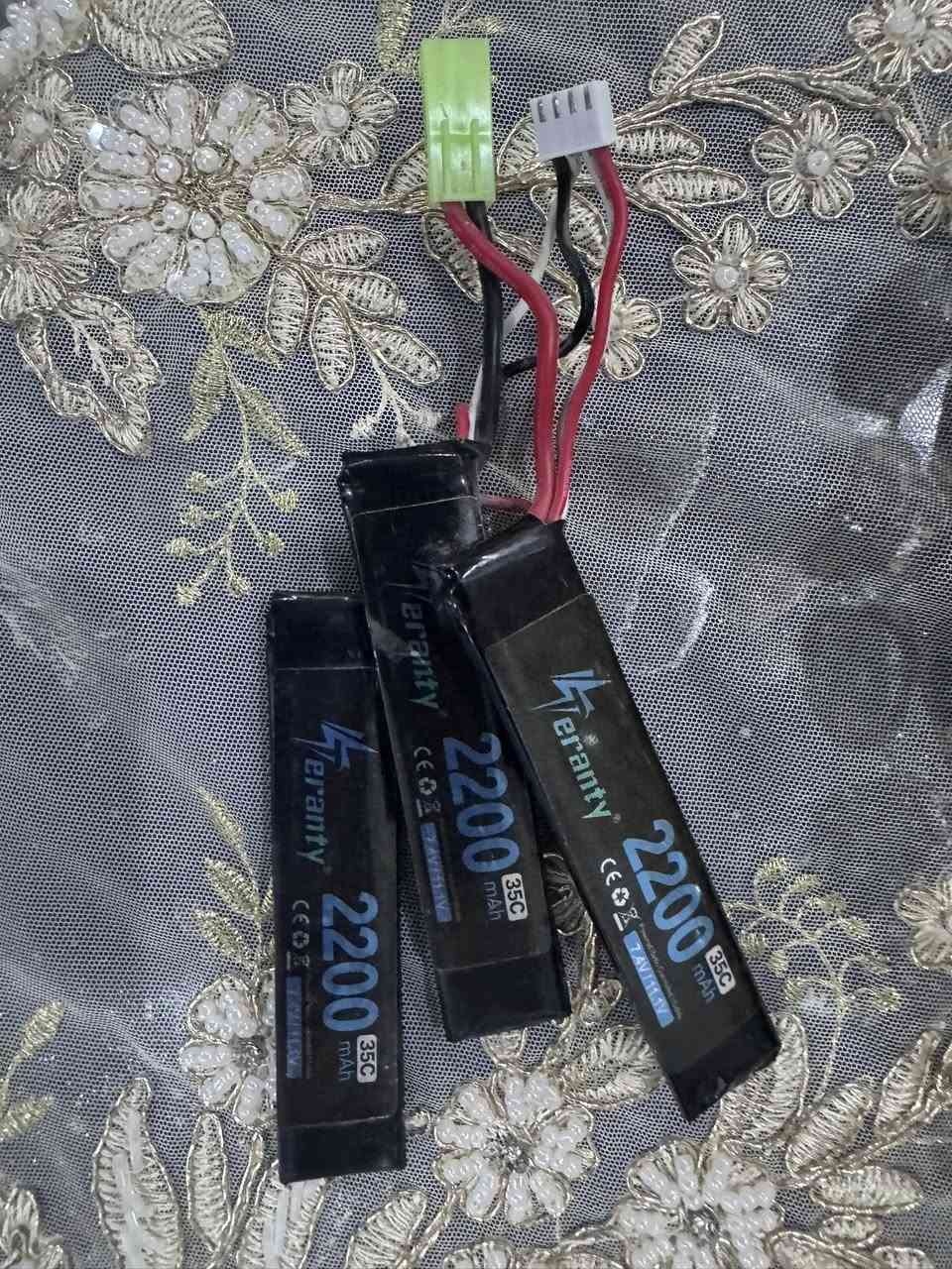 بطاريات ليثيوم بوليمر (LiPo) من طراز Teranty 2200.  ترهم للسيارات RC
السعة: 2200 مللي أمبير في الساعة (mAh).
معدل التفريغ: 35C.
الجهد: 11.1 فولت.
النوع: بطارية ليثيوم بوليمر (LiPo).
البطاريات 3مدمجة كل بطارية 2200 
يعني السعة الكلية 6600 مللي

للإستفسار خاص


**إذا كنت صاحب هذا الإعلان وتريد حذفه لأي سبب، رجاءا أرسل رسالة إلى الدعم الفني**