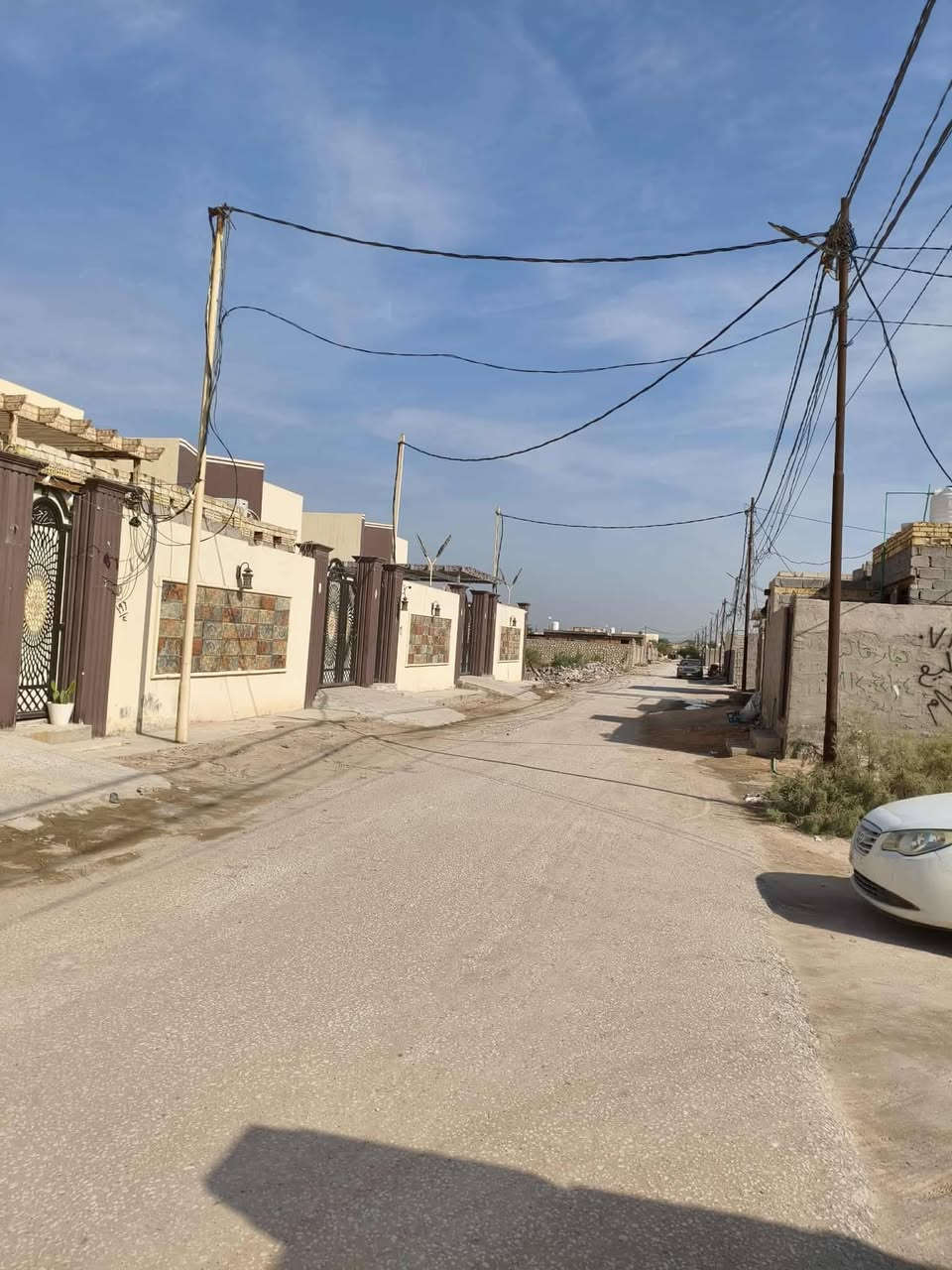 سلام عليكم عرصه للبيع مساحته 300م طابو زراعي سند 25 مكانه بشارع المطار شارع الصب قرب جسر الشهداء وتدخل عليها مكانه حلوو وخدمات كامله
السعر 17
الإستفسار ***********
