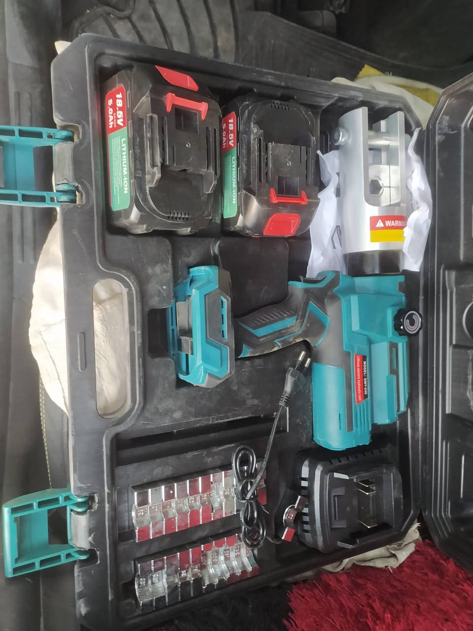 كابسة ترامل من ١٦ الى ٣٠٠ استعمال جدا قليل السعر ٢٥٠ تواصل عبر الصفحه او ***********
