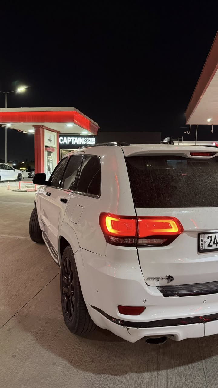 للبيع – جيب شيروكي 2019 فئة سومت (Summit)
سيارة نظيفة ونادرة بهالفئة
المواصفات:
 • موديل 2019
 • الفئة سومت – أعلى فئة
 • محرك 6 سلندر 3.2 لتر 
 • گير أوتوماتيك 9 سرعات
 • 4 أوضاع قيادة (ثلج – طين – رمل – صخور)
 • داخلية جلد قرميدي 
 • مقاعد جلد تدفئة + تبريد
 • مقاعد الكدام كهرباء مع ميموري
 • سقف بانوراما كامل
 • تشغيل بصمة ودخول ذكي
     •       اشارة ترحيب
 • ستيرن كهرباء مع تدفئة و تحكمات كامله
 • تكييف أوتوماتيك منفصل قطعتين
 • إضاءة داخلية هادئة 
     •       رادار امامي مع حساسات 360 درجه و كامرة
             تدفئة مري جانبيه + شفط و كهرباء
 • شاشة كبيرة 8.4 إنچ
 • Apple CarPlay + Android Auto
 • بلوتوث + USB
 • نظام صوت Alpine صوتة مرعب
 • شاشة معلومات للسائق
 • مراقبة النقطة العمياء
 • المحافظة على المسار
 • نظام نزول من المرتفعات
 • جگات كهربائية تصعد و تنزل السيارة ب 3 اوضاع
 • جنطة كهرباء
     •       شفتات ستيرن
      .        اتو بارك

حالة السيارة: 📍
 • نظيفة جداً
 • استعمال شخصي
 • جاهزة للفحص بأي مكان و كفاله كير محرك شاصي
     .       ممشى السيارة 106 الف ميل
     .       وارد امريكي داخلة كلين ولكن بيها بعض الاماكن رش بسيط ( جاملغ خلفي جهة سائق رش ب الهلال . جاملغ خلفي عكس السائق و الباب صبغ ب الهلال . و ربع جنطة رش )

السيارة عليها بلاك ادشن كامل و عليه ضمان اعادة 

السعر: 280 و قابل للتفاوض
الموقع: (كركوك)
للتواصل: (***********)
