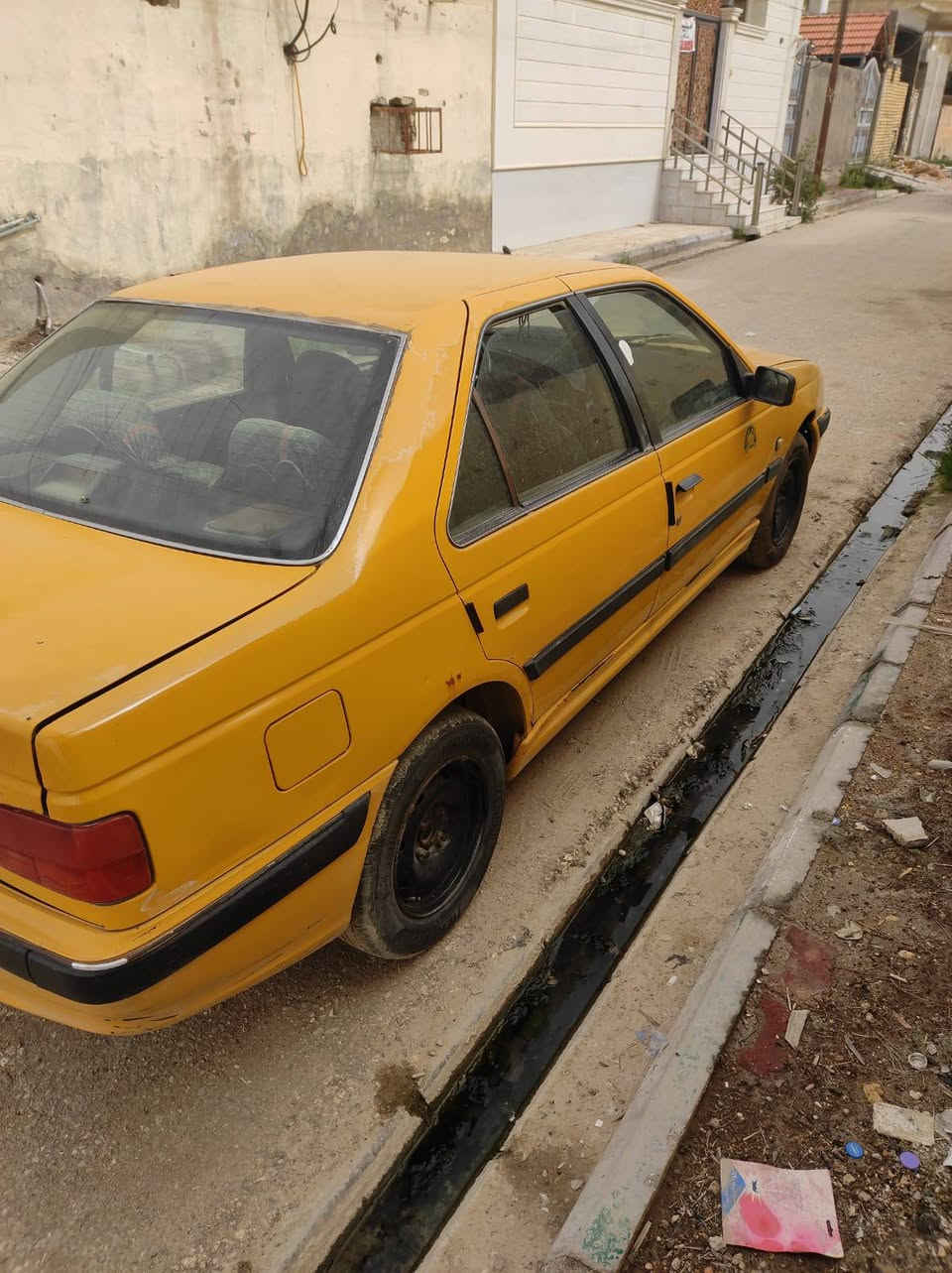 السلام عليكم مكلف بالنشر سياره للبيع بيجو بارس موديل 12 رقم بغداد المالك في السماوه السعر ب 25 ورقه  قابل التفاوض الشراي تواصل وياي على هذا الرقم بي واتساب ***********
