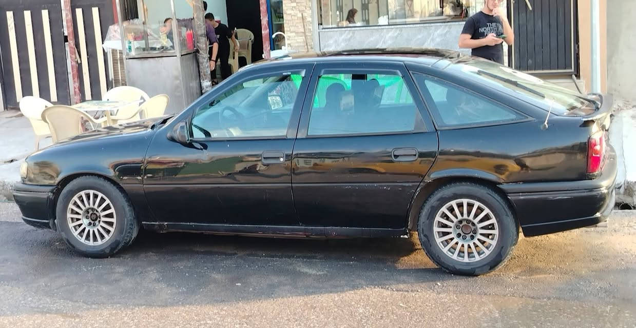 اوبل فكترا
🎯اني صاحبها الشرعي
⬅️حجم 18 كير عادي 
⬅️مويل 1992محدثة 1995
⬅️سيارة مسستمة 
🔊سستم سماعات كامل 
⬅️جمات كدام تنتة مري كهرب 
⬅️كشنات  وضع شركة 
⬅️  غرفتها وداخل شركة 
⬅️طخم تايرات ويل كب
⬅️مكانها موصل الايسر 
⬅️السعر 42وبيها مجال 
📞تواصل خاص او الاتصال على الرقم 
‏‪0774 638 7452‬‏
