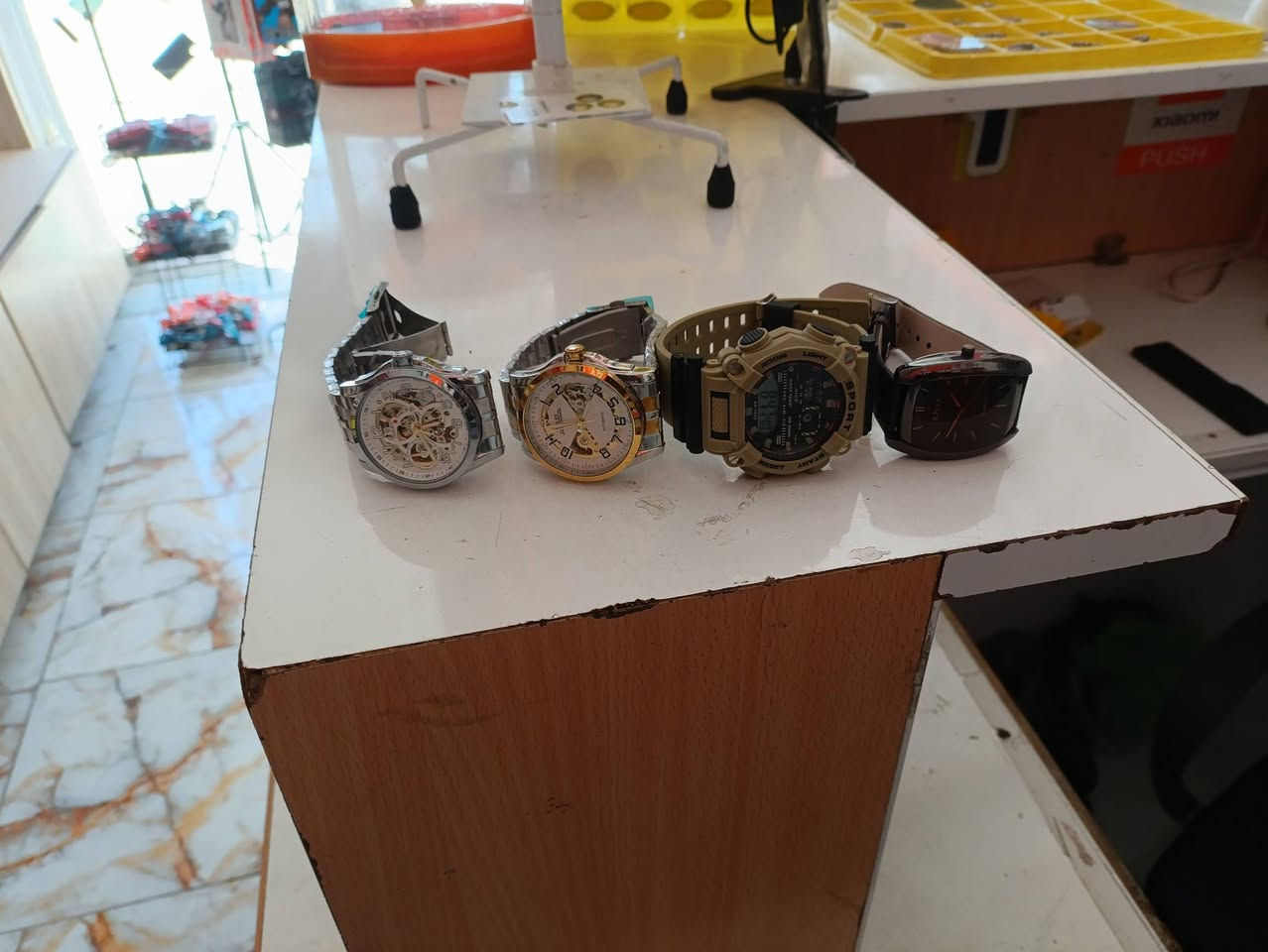 السلام عليكم  ساعات ماركه عالميه كرت ضمان دخلات مزاد عالمي ساعات رجاليه اوتوماتيك بدون باتري ضمان مختم من كل مكان اسل استيل ضد ماء ضد كسر فول سيوره مختمه شهري قمري شغال فول عنوان بابل المسيب مفرق السده الهنديه ***********
