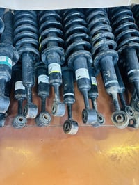 تتوفر لدينا قطع وادوات غيار لاندكروزر لكزز برادوو من ٢٠٠٨ لحد موديل ٢٠...