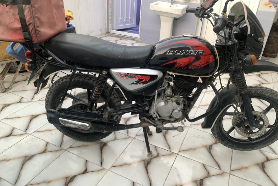 اخوان دراجه بوكسر للبيع لون اسود موديل 23 مرقمه كامله تاخذه ثاني يوم احولك اني مجفتها جديد ومرتبه والصراحه محتاج فلوس ودابيعها وهذا رقمي ***********/ موجود واتس واتصال والسعر خاص من رخصت الادمن ❤️
