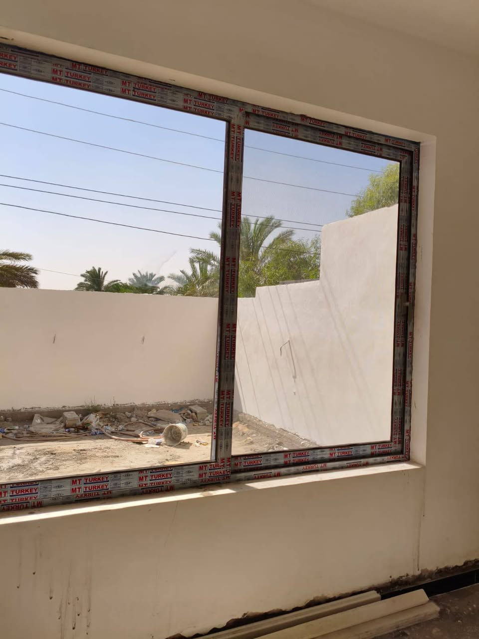 السلام عليكم 
للبناء بلنقد والاقساط 
عروض تنفيذ الهيكل 🧱 (225 ) الف
عروض تسليم مفتاح 🔐 ( ٣٤٠ ، ٣٨٠ ، ٤٥٠ ، ٥٠٠ ) 

🔴 مواصفات بناء الهيكل 225 الف 🧱 بأعلى المعايير :

1️⃣ فرش الأرض بطبقة سبيس وحدلها لضمان استقرار التربة.
2️⃣ فرش نايلون زراعي ثقيل لحماية الأساسات.
3️⃣ تنفيذ مجاري داخل الرفت بمواد عالية الجودة (أمل الشريف).
4️⃣ تسليح الرفت بحديد F.F مفحوص مختبريًا وفقًا لمواصفات دقيقة.
5️⃣ صب الرفت باستخدام خباطة مركزية من نوع 35C لضمان قوة ومتانة الخرسانة.
6️⃣ إعداد بادلو بارتفاع 15 سم لتعزيز الأساسات.
7️⃣ بناء الجدران باستخدام طابوق جمهوري، مع رمل مفحوص مختبريًا وسمنت مقاوم، تحت إشراف كادر مهني مختص.
8️⃣ تنفيذ شبكة أنابيب للسبالت والساحبات لضمان التهوية الحديثة.
9️⃣ تركيب فريمات حديد للأبواب والشبابيك لضمان المتانة والجودة.
1️⃣0️⃣ ارتفاع السقف الأول: 3.10 م لضمان مساحة وراحة أكبر.
1️⃣1️⃣ صب السقف الأول بخباطة مركزية بمواصفات متقدمة.
1️⃣2️⃣ هذه المواصفات تشمل كل طابق من البناء لضمان أفضل جودة وأعلى معايير.
--------------------------------------------------------------------

🔴 مواصفات سعر المتر 340 الف ( تسليم مفتاح ) 🔐

1-  معالجة الأرض  مع التنظيف 
2- حدل الأرض بمنسوب 20 سم على طبقات من السبيس النظيف من المقلع فرش نايلون
3- عمل أساس شريطي بعرض 50 سم أرتفاع 40 سم
4- عمل بادلو من الطابوق بارتفاع 20 سم مع صب جسر بارتفاع 15 سم مع اللبخ والاغلاق صبة 10 سم مسلحة بي ار سي
5- بناء جدار أرتفاع 3.1 م الطابق الأرضي
6- يكون الكونكريت المستخدم سي 30 والحديد المستخدم اف اف او ما يضاهيه
7- عمل الصحيات الصرف الصحي نوع البركة مسلح
8- رباط ارتفاع 30 سم
9- السقف سمك 20 سم
10- جدران الطابق الأول  والبيتونة 2.9 م
11- عمل تأسيس الماء نوع تركي دفن الخلاط ظاهري 
12- الكهرباء سيمنز انارة جدارية
13- شبابيك حديد 1.5*1.5/1.5*2 
14- أبواب تركية درجة 2
15- اكساء الجدران بالسيراميك الإيراني او الهندي درجة 2
16- اكساء الأرضية بالكاشي العراقي او السيراميك الإيراني او البورسلين الإيراني
17- عمل الواجهه باللبخ والتطعيم مع الصبغ
18- يكون اكساء السطح بالاشتايكر العراقي
19- يكون المحجر الدرج من المنيوم مدور  درجة 2
20- يكون الزجاج شفاف 
21- باب المدخل والمطبخ من الحديد
22- باب الكراج من الحديد
23- أرضية الاكراج من الكاشي 
24- اكساء الستارة باللبخ 
25- الاجناب لبخ تشميع
26- المنور لبخ ونثر اجرارة
27- ماطور ماء 
28- خزان ماء واحد 
29- سخان عراقي الطحان
30- منظومة كامرات درجة 2
--------------------------------------------------------------------

🔴 مواصفات سعر المتر 380 الف ( تسليم مفتاح ) 🔐

1-  معالجة الأرض  مع التنظيف 
2- حدل الأرض بمنسوب 20 سم على طبقات من السبيس النظيف من المقلع فرش نايلون معالجة الارضة ان وجدت
3- عمل أساس رفت حصيرتين مع الجسورة أرتفاع 40 سم
4- عمل بادلو صب جسر بارتفاع 15 سم 
5- بناء جدار أرتفاع 3.1 م الطابق الأرضي
6- يكون الكونكريت المستخدم سي 30 والحديد المستخدم اف اف او ما يضاهيه
7- عمل الصحيات الصرف الصحي نوع أمل الشريف مسلح
8- رباط ارتفاع 30 سم
9- السقف سمك 20 سم
10- جدران الطابق الأول  والبيتونة 3م
11- عمل تأسيس الماء نوع تركي دفن الخلاط ظاهري
12- الكهرباء سيمنز انارة جدارية
13- شبابيك حديد 1.5*1.5/1.5*2 
14- أبواب تركية درجة 2
15- اكساء الجدران بالسيراميك الإيراني او الهندي درجة 2
16- اكساء الأرضية بالكاشي العراقي او السيراميك الإيراني او البورسلين الإيراني
17- عمل الواجهه باللبخ والتطعيم مع الصبغ
18- يكون اكساء السطح بالاشتايكر العراقي مع طبقة فلين 3سم
19- يكون المحجر الدرج من المنيوم مدور  درجة 2
20- يكون الزجاج شفاف 
21- باب المدخل الاستقبال قاصة والمطبخ من الحديد
22- باب الكراج من الحديد
23- أرضية الكراج من الكاشي 
24- اكساء الستارة باللبخ مع النثر
25- الاجناب لبخ تشميع
26- المنور لبخ ونثر اجرارة
27- ماطور ماء 
28- خزان ماء واحد 
29- سخان تركي 100 لتر
30- منظومة كامرات درجة 2
-------------------------------------------------------------------

🔴 مواصفات سعر المتر 450 الف ( تسليم مفتاح ) 🔐

1-  معالجة الأرض  مع التنظيف 
2- حدل الأرض بمنسوب 20 سم على طبقات من السبيس النظيف من المقلع فرش نايلون معالجة الارضة ان وجدت
3- عمل منظومة ارضة
4- عمل أساس رفت حصيرتين مع الجسورة أرتفاع 40 سم
5- عمل بادلو صب جسر بارتفاع 15 سم 
6- بناء جدار أرتفاع 3.2 م الطابق الأرضي
7- يكون الكونكريت المستخدم سي 30 والحديد المستخدم اف اف او ما يضاهيه
8- عمل الصحيات الصرف الصحي نوع أمل الشريف مسلح
9- رباط ارتفاع 30 سم
10- السقف سمك 20 سم
11- جدران الطابق الأول  والبيتونة 3.1 م
12- عمل تأسيس الماء نوع تركي دفن والخلاط دفن
13- الكهرباء دفن بوري العقبة انارة سقفية نقاط كهرباء اوزن
14- شبابيك المنيوم مفصلي 1.5*1.5/1.5*2  او سلايد تك جام
15- أبواب تركية درجة 1
16- اكساء الجدران سيراميك الهندي درجة 1
17- اكساء الأرضية البورسلين الإيراني فول بوليش  او البورسلاين الهندي فول بوليش
18- عمل الواجهه باللبخ  والصبغ مع 60% مرمر او بورسلاين
19- يكون اكساء السطح بالاشتايكر العراقي مع طبقة فلين 5سم
20- يكون المحجر الدرج من المنيوم درجة اولى
21- يكون الزجاج عاكس 
22- عمل سقف من الجبس للاستقبال فقط
23- باب المدخل الاستقبال قاصة والمطبخ من الحديد واللامنيوم او قاصة
24- باب الكراج من الحديد سلايد
25- أرضية الكراج من الكاشي او السيراميك الاسباني
26- اكساء الستارة باللبخ مع النثر
27- الاجناب لبخ جرارة
28- المنور لبخ  ونثر مع الأرضي سيراميك
29- ماطور ماء 
30- خزان ماء واحد 
31- سخان تركي 120 لتر
32- منظومة كامرات درجة 1
--------------------------------------------------------------------

🔴 مواصفات سعر المتر 500 الف ( تسليم مفتاح ) 🔐

1-  معالجة الأرض مع التنظيف 
2- حدل الأرض بمنسوب 20 سم على طبقات من السبيس النظيف من المقلع فرش نايلون معالجة الارضة ان وجدت
3- عمل منظومة ارضة
4- عمل خرسانة نظافة بسمك 10 سم
5- عمل أساس رفت حصيرتين مع الجسورة أرتفاع 40 سم
6- عمل بادلو صب جسر بارتفاع 15 سم 
7- بناء جدار أرتفاع 3.5 م الطابق الأرضي
8- يكون الكونكريت المستخدم سي 35 والحديد المستخدم اف اف او ما يضاهيه
9- عمل الصحيات الصرف الصحي نوع سمارت ميكانيكي الماني
10- رباط ارتفاع 30 سم
11- السقف سمك 20 سم
12- جدران الطابق الأول  والبيتونة 3.3م
13- عمل تأسيس الماء نوع تركي دفن
14- مقعد غربي دفن مع مغسلة دفن نظام خلاطات درجة اولى
15- الكهرباء دفن بوري العقبة انارة سقفية نقاط كهرباء اوزن
16- شبابيك المنيوم سلايد دبل جام تركي المنشاً 
17- أبواب تركية درجة 1
18- اكساء الجدران لبخ مع بورسلين اللواح او مرمر الهندي درجة 1
19- تصفير الأرضية سيكرد
20- اكساء الأرضية من المرمر او البورسلين الصيني المزجج فول بوليش او البورسلاين الاسباني 
21- عمل الواجهه مرمر او بورسلاين 
22- يكون اكساء السطح بالاشتايكر العراقي مع طبقة فلين 5سم
23- يكون المحجر الدرج من المنيوم درجة أولى او الزجاج والخشب
24- يكون الزجاج عاكس 
25- عمل سقف من الجبس للاستقبال الصالة والمطبخ
26- باب المدخل الاستقبال قاصة والمطبخ من القاصة اواللامنيوم 
27- باب الكراج من الحديد سلايد
28- أرضية الكراج من البورسلين او السيراميك الاسباني
29- اكساء الستارة باللبخ مع النثر او صبغ
30- الاجناب لبخ جرارة
31- المنور لبخ  ونثر مع الأرضي سيراميك
32- ماطور ماء 
33- خزان ماء واحد 
34- سخان تركي 120 لتر
35- منظومة كامرات درجة 1
-----------------------------------------------------------------

♦️ ملاحظات:
• إشراف هندسي كامل من قبل مهندسين ذوي خبرة.
• إمكانية تعديل أي فقرة حسب رغبة العميل مع تحمل فرق التكلفة فقط.
• الزبون يتحمل الربط الخارجي والموافقات الرسمية.

🏡 برج البنوك للاستثمار العقاري والبناء نقدا والاقساط وتنفيذ أعمال الطرق  🏡 - الأولى في عالم البناء 💪

لتصميم وتنفيذ منزل احلامك تواصل معنا الان ✨

📲 الاتصال على الهاتف ***********
***********  متوفر واتساب 

📌 زيارتنا في مقر الشركة بغداد / البنوك / شارع النداوي
