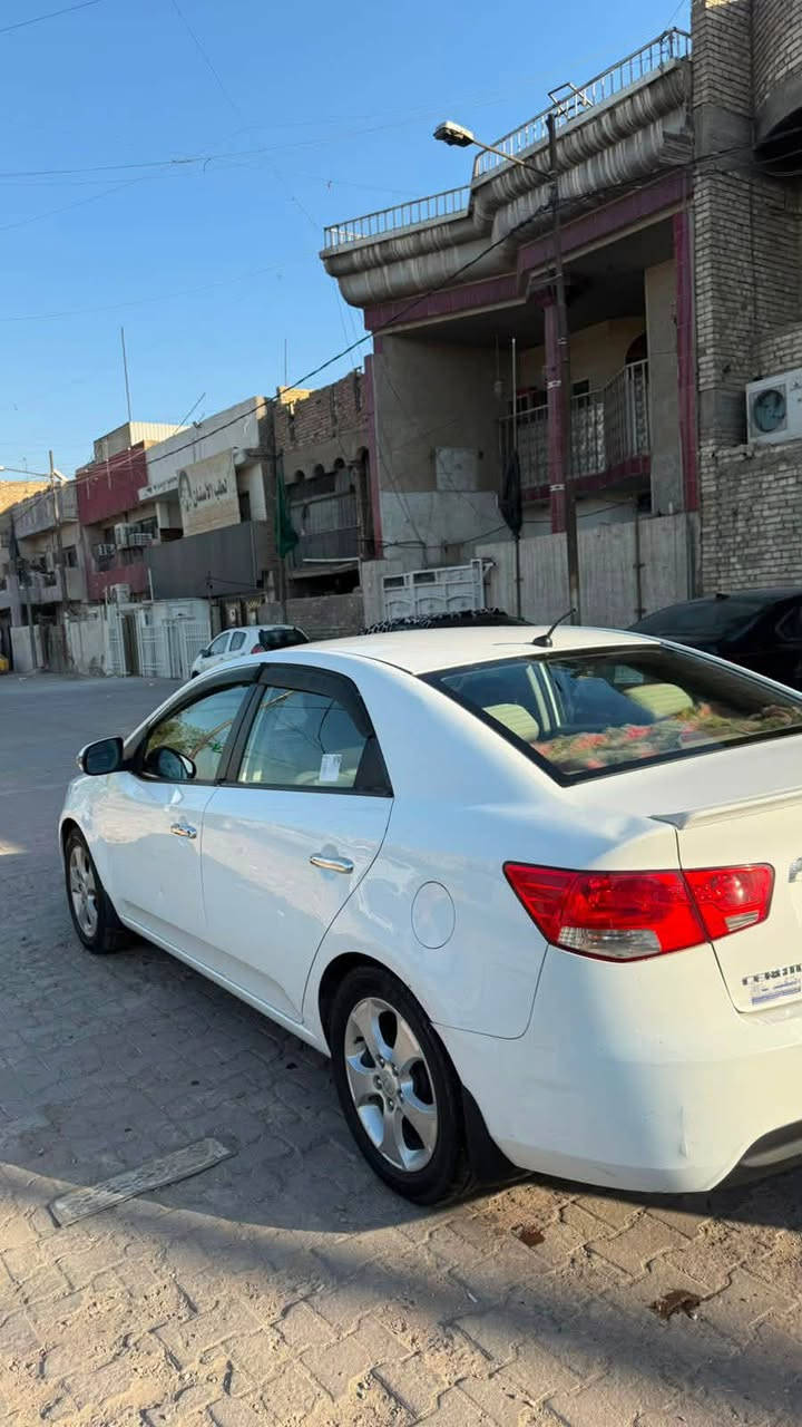 سيراتو 2011 لون ابيض خليجي
موصفات نص فول 
مكينة وكير مكفولات 
بيهة قطعتين باب وجاملغ خلف الصدر  
بيهة بعض الملاحظات 
بيها منظومة غاز  
مكانها بغداد 
السعر (93) ورقة وبيها مجال بسيط
غير متواجد على الفيس 
الاستفسار الاتصال على الرقم
***********
***********
