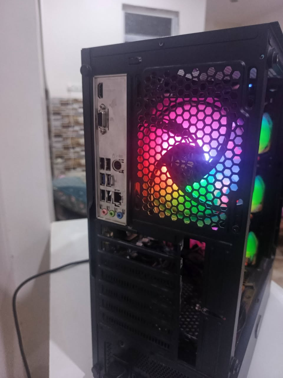 اسلام عليكم  بي سي بدون كارت شاشه 
استعمال ٥ اشهر 
 متوفر توصيل 
سعر ٣٠٠
Core i5 10400f

H410 asus

Ram 16 32008 *2

Case 4fan rgb

Psw 600

M2 256

SSD 480


**إذا كنت صاحب هذا الإعلان وتريد حذفه لأي سبب، رجاءا أرسل رسالة إلى الدعم الفني**