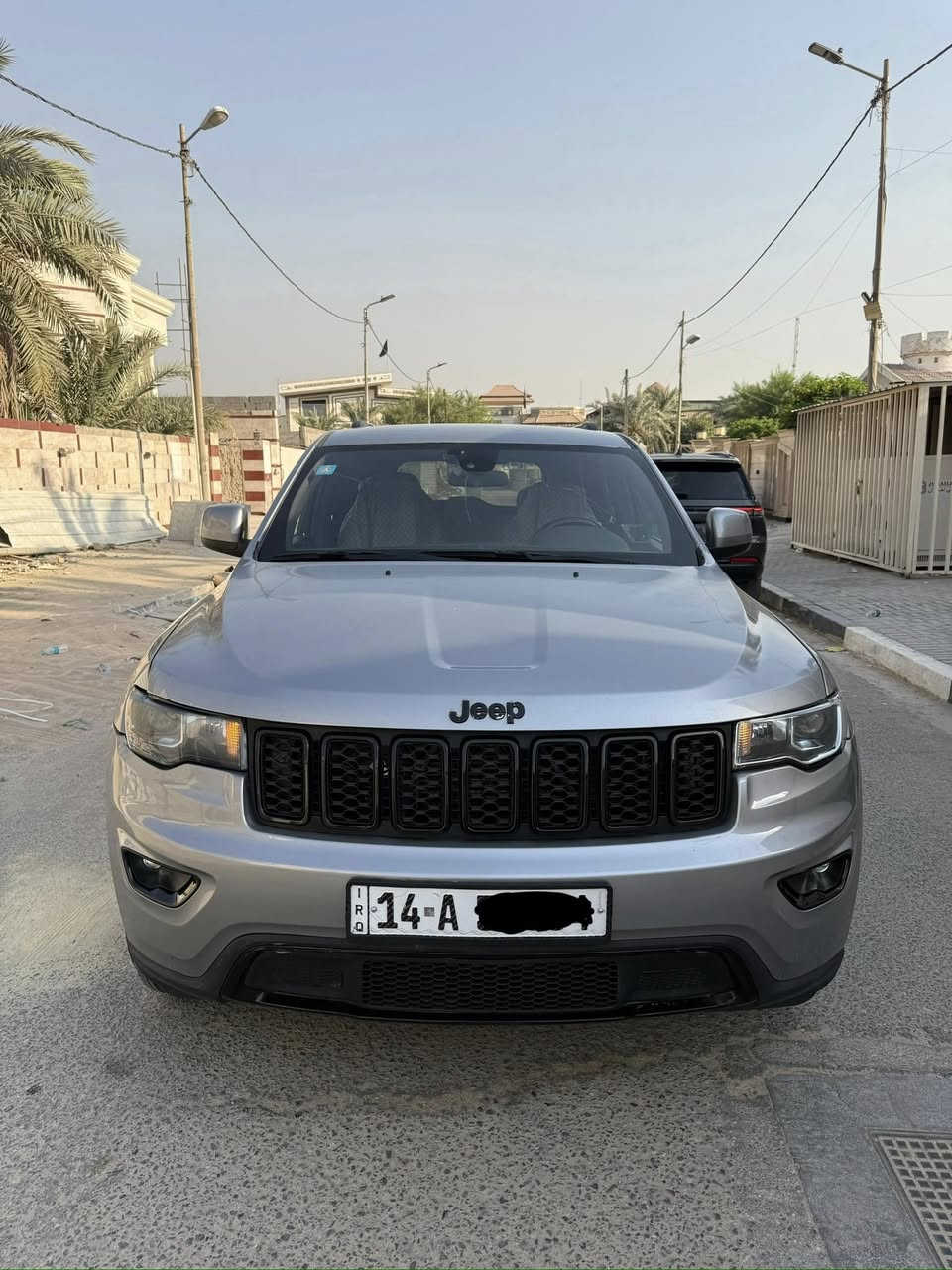 السلام عليكم 
جيب كراند شيروكي رقم بصره 
الموديل 2018
ماشيه 94الفmi
المواصفات لاريدو معروفه كامره وشاشه وحساسات وكشاف وكشن السائق كهرباء السياره وارد امريكي صوره الحادث مرفقه مع الصور السعر 205ورقه
التواصل ع الرقم ***********
