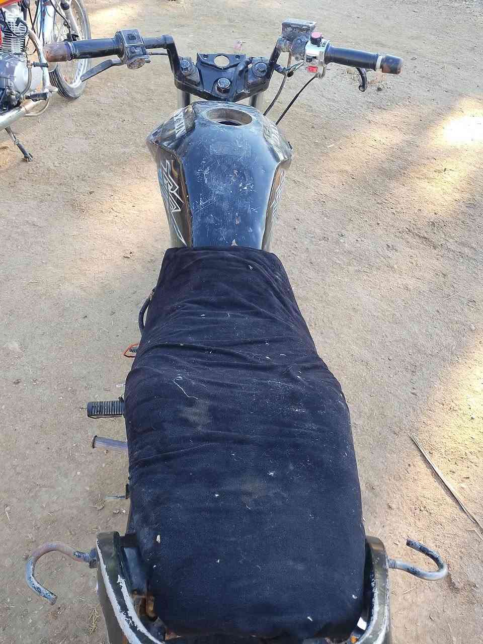 السلام عليكم دراجة دايون باندا موديل2015مكينتها ادخن بس شغالةوماتشتغل سلف ما اعرف شنو نقصها وبريكها عوزه دسكات السعر150وبي مجال  العنون طريق كربلاء نجف عمود720رقم***********
