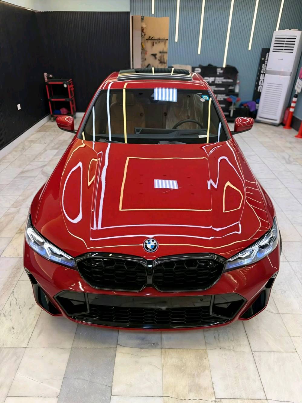 السلام عليكم
للبيع BMW 330e موديل 2024

فول أعلى فئة بالمواصفات
محرك 2.0 توين باور تيربو  292 حصان والعزم 420 نيوتن

السياره تعمل بنظام (البنزين + هايبرد + كهرباء) اقتصادية جداً
مع امكانية شحن السيارة بالكهرباء تقطع مسافه من 30 الى 45 كيلو 

ماشيه 27 الاف كيلو فقط

1.نظام الأوتو بارك (ركن السيارة بدون تدخل السائق) 
2.نظام البارك إسيست (امكانية ارجاع السيارة بالكراج تلقائي)
3.كامرات 360 درجة عدد 4 محيطيه 3D
4.فتحة سلايد روف
5.داتا شو Head Up Display (يعرض بالجامه الامامية)
6.نظام صوت فاخر Harman/Kardon Logic 7
7.شاشة كبيرة متصله خاصه بموديل 23 و24
8.فتح الصندوك بالقدم 
9.لايت ليزر اصلي داينمك
10.كشنات جلد لون جملي Camel + الكشنات كهرباء وخزن ميموري 
11.تدفئه بالمقود والكشنات
12.تصعيد وفتح الزجاج بالبصمه
13.حساسات امامي خلفي جانبي
14.اضاءة محيطية متغيرة الالوان
16.نظام تعتيم بالمري Auto Dim
17.شفتات بالمقود
18.شاحن تلفون وايرلس
19.نظام الترحيب عن الاقتراب من السيارة
20.ابل كار بلي وايرليس
21.رادار امامي
22.رادار النقطة العمياء
23.رادار الخروج عن المسار

ضررها جاملغ خلفي ونص الجاملغ الامامي
جميع الايرباكات سليمه

السعر 300 ورقه
مكان السيارة بغداد
***********