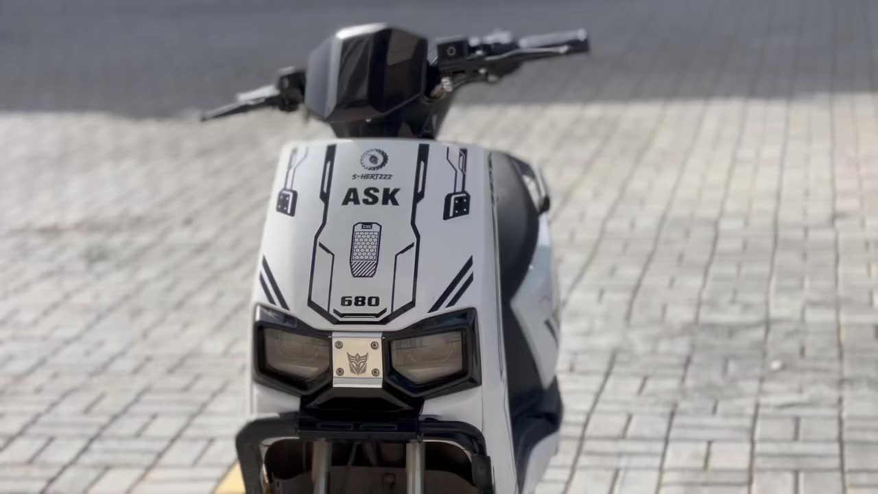 سلام عليكم من رخصت ابو الكروب …
دراجه شحن ASK680 للبيع 
مواصفاتها:
سرعه 98 حقيقي 
بطاريات بلادي مامبدله ولا وحده 
دراجه كامله مكمله 
تخم تايرات جديد 
الدراجه خير من الله يعني صدك الي ياخذها صدك تسوى بس اني لان صارت عندي شغله فه اريد ابيعها  
سعرها 800 وبيها مجال قليل للشراي فقط وذا اكو واحد يراوس وياي ويا ماكس عدله خلي يجي ويامر امر 
الرقم ***********
