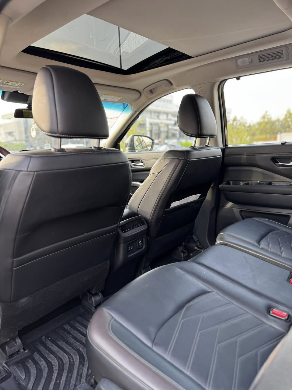 Nissan pathfinder 2024 platinum +
بدون قطرة صبغ

ماشية ٣٥٠٠٠ ميل

الضرر فقط لغود معدلة

الايرباگات مسستمة

السيارة باسمي وباربيل 

فول مواصفات بدون استثناءات
السعر … ٢٨٥ $

***********

***********
