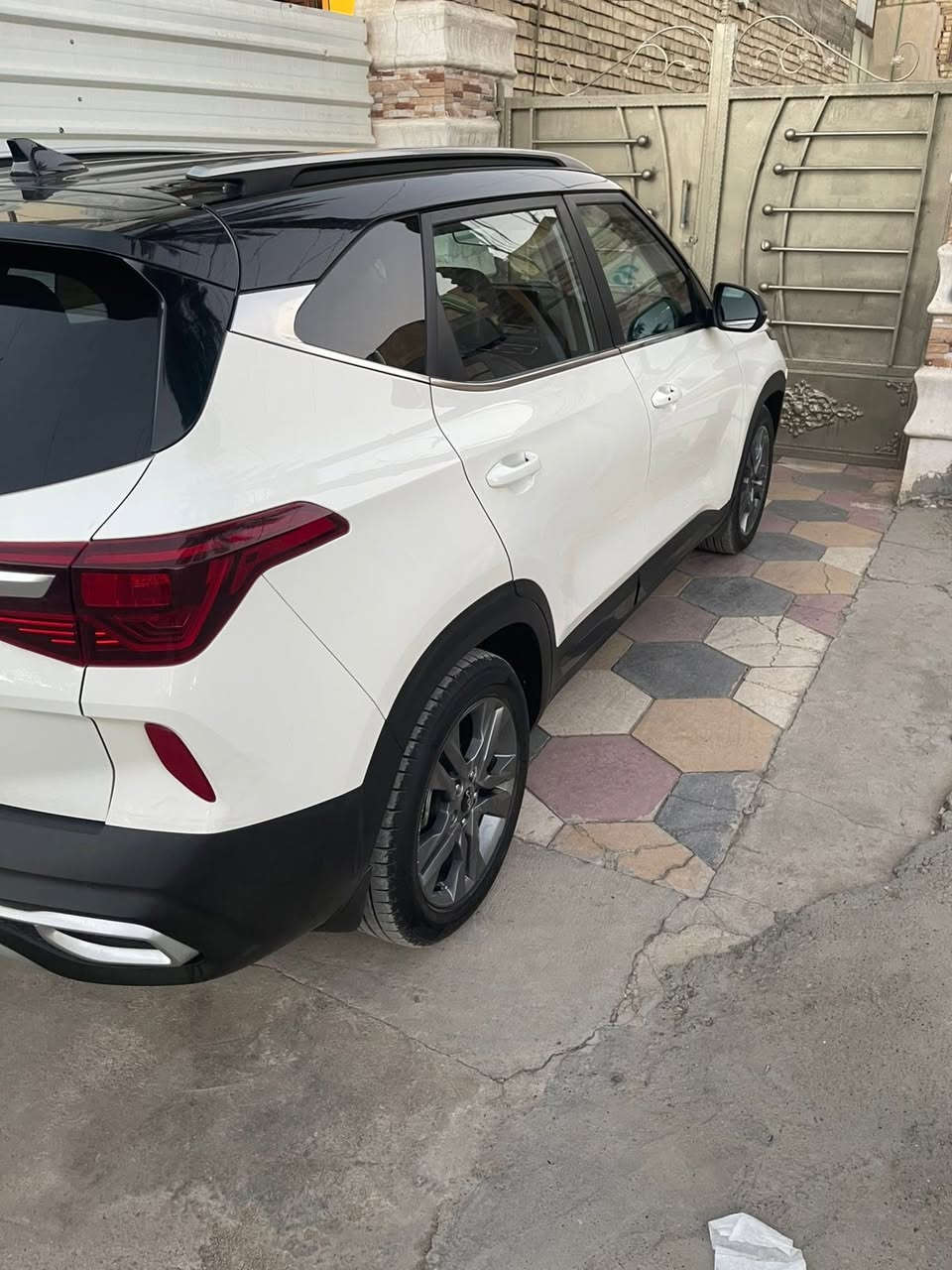 السلام عليكم
كيا سيلتوس ٢٠٢٢
سيارة خير من الله ماشية ٤٤ 
حادث ربع بنيد صبغ بدون دواخل جميع لإرباكات سليمة سيارة جاهزة شاشة بصمة كراسي كهرباء قمارة اسود بلادي سيارة مكفولة ماعدا البنيد وشوية بارد بجاملغ رقم جديد 
بغداد 
السعر ١٥٥
***********
