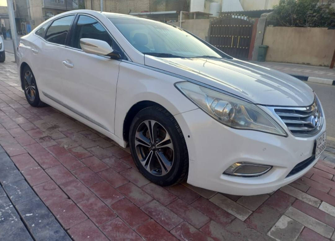 السلام عليكم ورحمة الله وبركاته
هونداي ازيرا موديل 2012  
 مكينه 6 سلندر كير. مكفول
موصفاتها
بصمه ابواب وتشغيل بصمة جنطة بانوراما طكتين 
كشنات جلدداخل جلد ملكي تدفئه  كشنات
قطعتين تبريد تحكم كشنات منفصل 
تحكم كشنات كهربائي 
اشاير بل مري. وبعد بيها هواي مواصفات  سونار. سياره مرفق بصور شوفه واتصل وبيك خير وتدلل
مكان سياره كربلاء طوريج
السعر١١٥وبيها مجال 
‎0771 285 2220
