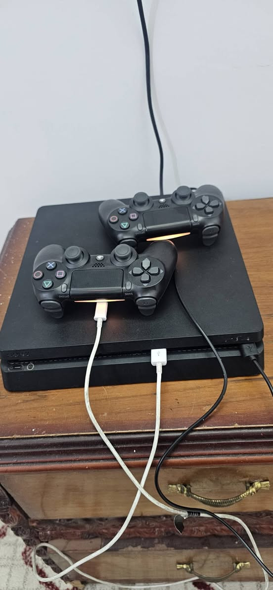 بلي 4 نضيف
وبي حساب يالعبه تنزله على النت
وياه يدات 2 
المكان بغداد مدينه الصدر 
السعر 250 وبي مجال بصيط


**إذا كنت صاحب هذا الإعلان وتريد حذفه لأي سبب، رجاءا أرسل رسالة إلى الدعم الفني**