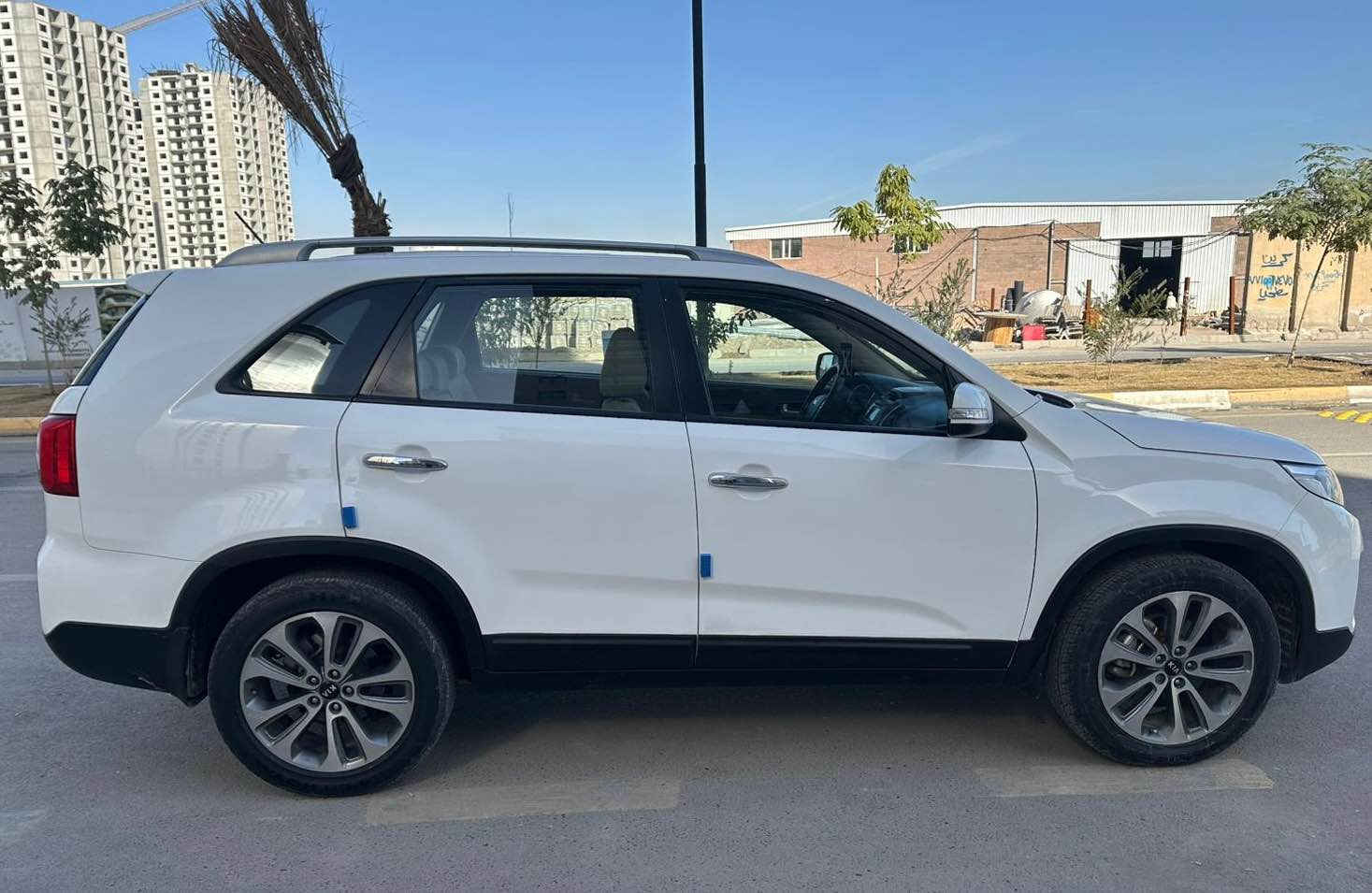 السلام عليكم سورنتو ١٤ خليجي بدون صبغ رقم بغداد مشروع و وطني باسمي مواصفاتهه بصمه و كرسي كهرباء و لد امامي و خلفي و تبريد بيانو ٧ راكب و ٣ قطع تبريد و مري شفط و اشاير بلمري و تخم تاير و جاهزه السيارة بدون نواقص بيهه بارد بجاملغ الامامي اليسره موظح بسونار و السعر ١٨٥ ورقه مكان السياره بغداد حي الجهاد و هذا رقمي *********** علي بغداد, العراق
