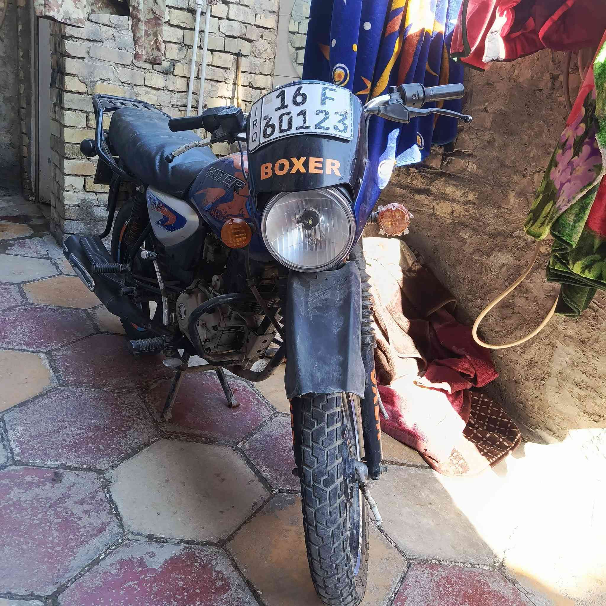 سلام عليكم دراجه بوكسر موديل 20023سنويه باسمي تحويل ثاني يوم تتحول بغداد مشروع وطني دراجه مجفته وبيه نواقص بسيطه تجي تكلب وشوف رايده مليونين وبيه مجال شراي يتصل ***********
