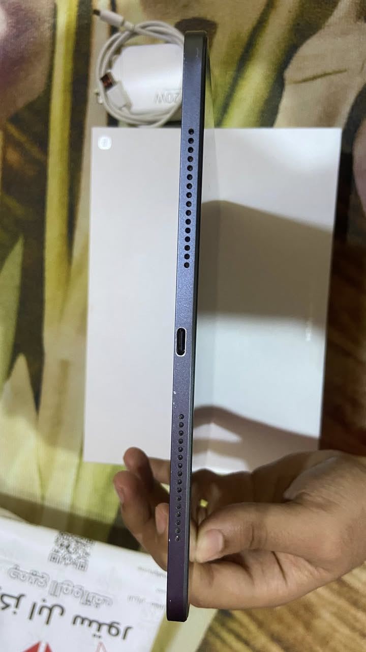 Pad 6s pro
الشاشة: 12.4 بوصة ، 144hz ، IPS LCD
الذاكرة: 512gb
الكاميرا: 50. 2. Mp
المعالج: snapdragon 8 gen 2
البطارية: 10000 مللي امبير 
الشاحنه: 120W
الباد مستعمل وحالته جيد جدا شاشته نظيفة  بس الكفر مالته بي شوي رصعات الي ما ماثرة على اي شي ولا واصله يم الكاميرة ، وياه كامل ملحقاته من الكارتون والشحنة والكيبل  
السعر: 500000 وبي مجال
الموقع: ابي الخصيب - نهر خوز - الطريزاوية
رقمي الواتساب: ***********
لا يوجد ماسنجر
