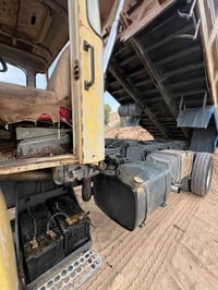 قلاب ڤالڤو للبيع جاهزة للعمل كير واكسل شرط محرك معمر جديد بيها حصه كاز...