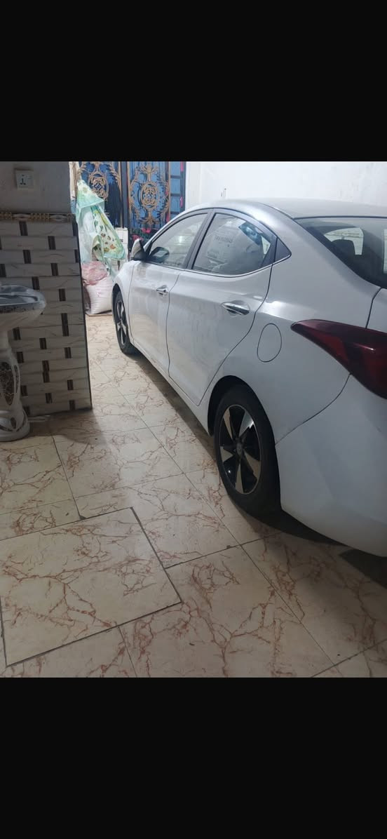 النترا خليجي موديل 2016 محرك1800ماشيه 120 الف حقيقي سيارة بأسمي سنويه لل29 بيها صبغ الجاملغ الايسر وقبق الجنطه كير ومحرك مكفول تبريد شغال السعر 115 وبيها مجال 
مكلف بالنشر رقم صاحب السياره ***********
***********
