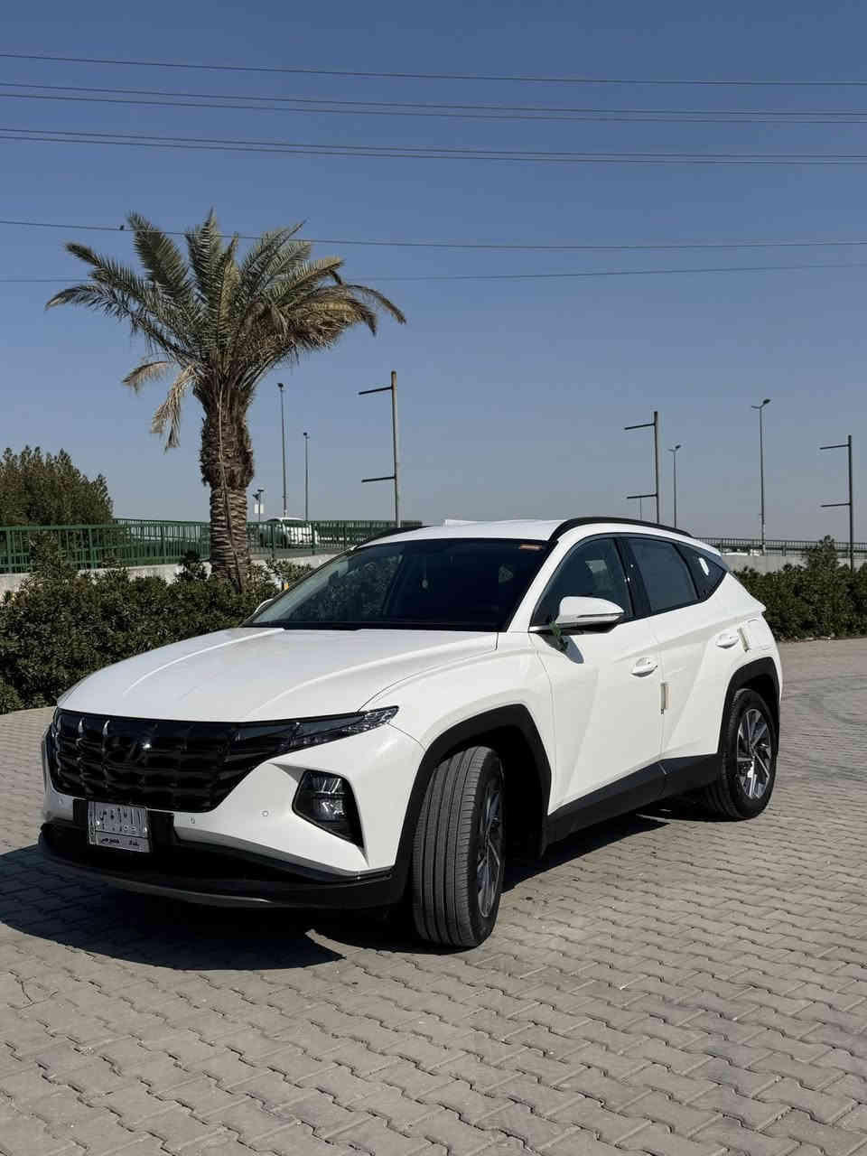 🚗 إعلان بيع سيارة

هيونداي توسان | موديل 2023
✨ وارد خليجي – فول مواصفات ✨

⸻

🔹 المواصفات الميكانيكية:
 • 🚙 محرك 4 سلندر / 2000 سي سي
 • ⚙️ ناقل حركة أوتوماتيك – 6 سرعات
 • 🛡️ قمارة حديد
 • 🔧 المكينة، الگير، والكهربائيات نظيفة ومكفولة
 • 🛠️ ادامة مستمرة وبحالة ممتازة

⸻

🔹 التسجيل والملكية:
 • 🪪 اللوحة بغداد – خصوصي
 • 📄 الملكية : بأسمي حرة – مشروع وطني
 • 🗓️ نفاذ السنوية لغاية سنة 2028

⸻

🔹 العداد والحالة:
 • 📊 العداد: 23,000 كم حقيقي (قابل للزيادة)
 • ⚠️ السيارة مكفولة بالكامل ما عدا الموضّح بالصور

⸻

🔹 أنظمة القيادة والتحكم:
 • 🎛️ تحكم ستيرن جهتين
 • 🚦 مثبت سرعة
 • 🛞 3 وضعيات قيادة (NORMAL, ECO, SPORT)
 • 🅿️ أوتو هولد
 • 🖐️ سايد بريك كهربائي
 • 🔑 بصمة تشغيل + تشغيل عن بعد

⸻

🔹 الإنارة والرؤية:
 • 💡 إنارة خارجية LED بالكامل
 • 🌞 LED نهاري
 • 🌫️ كشاف ضباب خلفي
 • 🔦 لايت أمامي متحرك (ماطور لايت)
 • 📸 كاميرا خلفية
 • 📡 حساسات خلفية
 • 🪞 مرايا وسطية تعتيم ذاتي

⸻

🔹 الداخلية والراحة:
 • 📺 شاشة عدادات رقمية
 • 📱 شاشة وسطية كاملة المواصفات
 • 🎶 بلوتوث
 • 📻 راديو FM / AM
 • 🔌 USB
 • 🍎 Apple CarPlay
 • 🤖 Android Auto
 • 🔊 نظام صوتي شغال بالكامل
 • ❄️ تحكم كهربائي بالمرايا الجانبية
 • 🔌 شاحن لاسلكي
 • 🪑 الكشنات قماش
 • 🪑 كشن السائق والراكب تحكم كهربائي

⸻

🔹 أنظمة السلامة:
 • 🛡️ نظام إيرباك للسائق والراكب سليم وشغال. 

⸻

🔹 الإطارات:
 • 🛞 ويل كب عدد 5
 • 🛞 طقم تايرات جديد
 • 🛞 سبير مانازل

⸻

📍 موقع السيارة:
العراق – محافظة النجف الأشرف

📞 للاستفسار والسعر: ***********
📲 اتصال أو واتساب
