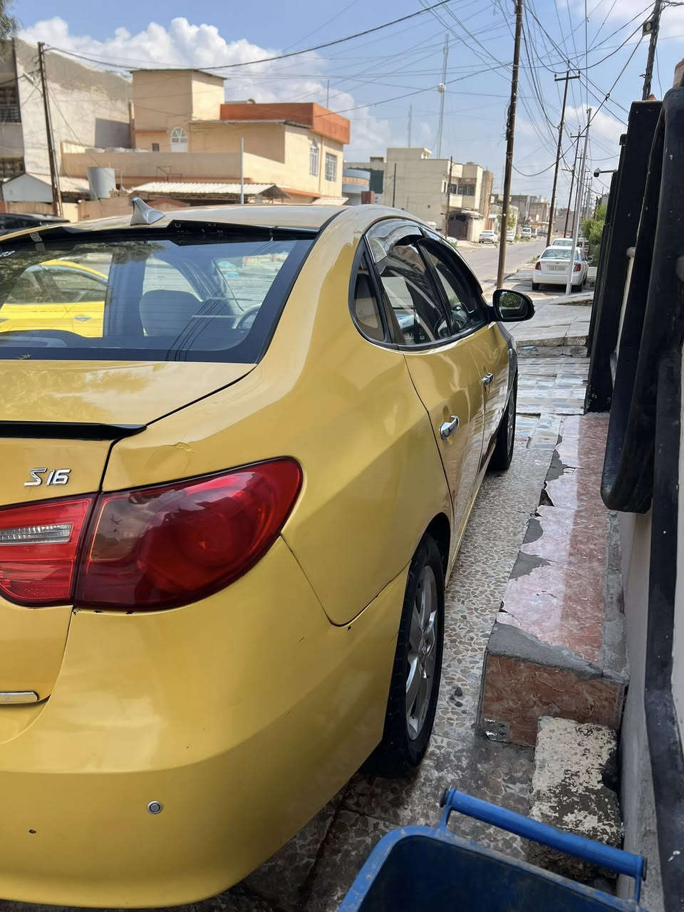 سلام عليكم 
أفانتي للبيع ما ترهم قسط 
٢٠٠٨ ديالي 
ضررها جاملغ مال النفر  وجاملغات الوره بيهن معجون 
مكينه وكير قبل شهر نزلتهن بيدي 
طخم وره والكدام قبل شهر عمرتو استيرن ادرام شفتات السياره طبه ما تحتاج بس ستر رب العالمين 
تبريد ثلج ❄️ 
كاربون بانزين بيها 
وبيها منضومه غاز حكومي 
السياره جاهزه وخير من الله 
سعرها ٩٣ عليها غرامه وعليها هيئة تنزل من حكها وبيها مجال 
*********** 
*********** 
اقره المنشور زين وبعدين خبرني 
غير متواجد عل فيس
