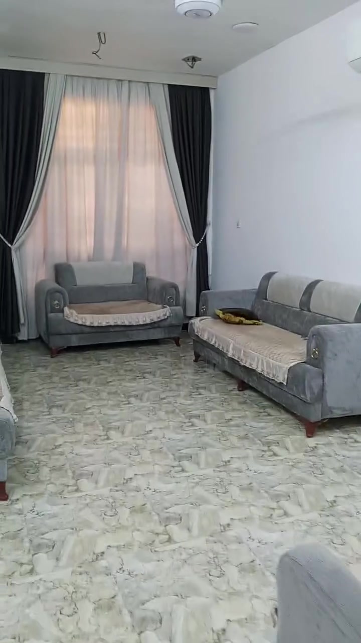 السلام عليكم بيت 100 متر واجهه 5 ونص ونزال 20.  طابقين ونص 3غرف  بمنطقه سكينه الزراعي ب2/9خدمات كامله ب120 وبي مجال للتواصل ‏‪***********‬‏ وموجود واتساب
