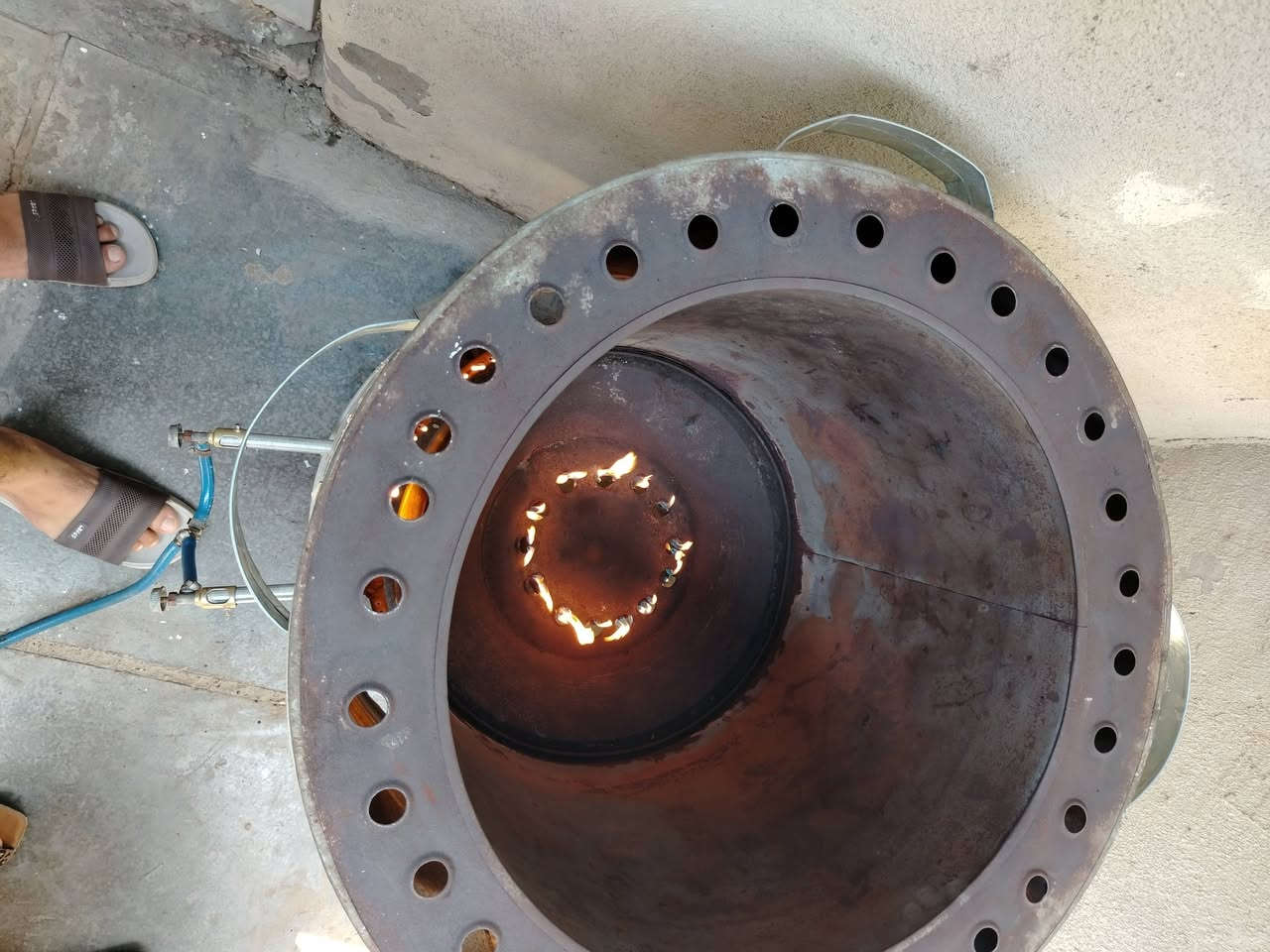 السلام عليكم عندي هاذا التنور لبيع نظيف مستخدم قليل مكاني الشعله
***********
