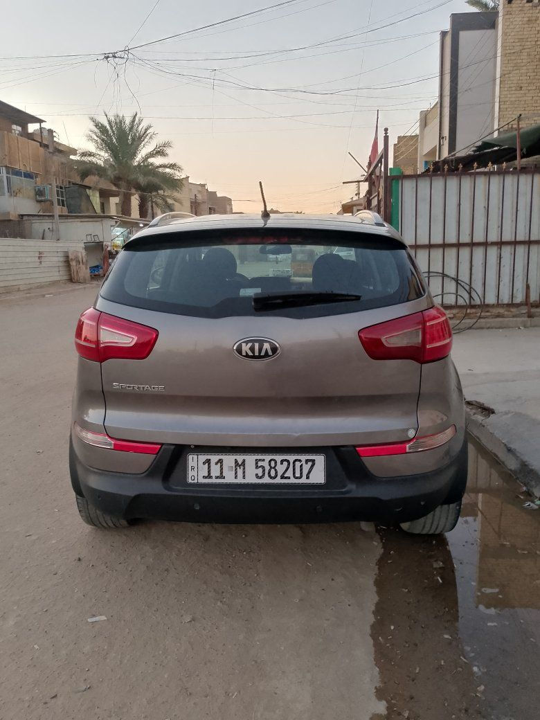🚗 سيارة للبيع – كيا سبورتاج
🔹 النوع: Kia Sportage
🔹 الموديل: 2014
🔹 اللون: رصاصي
🔹 المواصفات: خليجي
🔹 الملاحظات: بيها ضربة خفيفة شبر يم قبق البنزين
السياره مناقصها اي شي 
💰 السعر: حسب الاتفاق / قابل للتفاوض 160$
📞 رقم الهاتف: ***********
📱 متواجد اتصال / واتساب فقط
